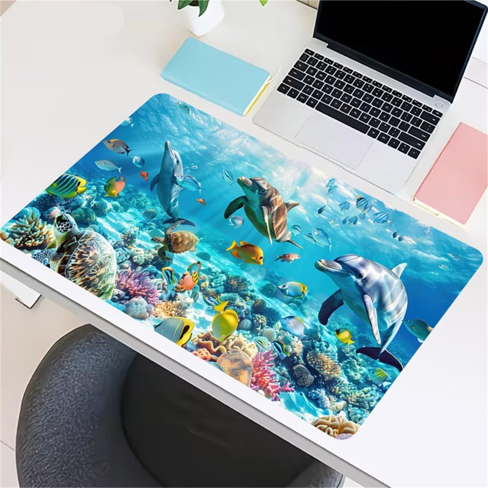 Tappetino per Mouse da Gioco XXL 1200x600x3 mm, Desk Pad Grande con Bordi Cuciti, Base in Gomma Antiscivolo, Accessorio per Ufficio e PC (Delfini Oceanici)