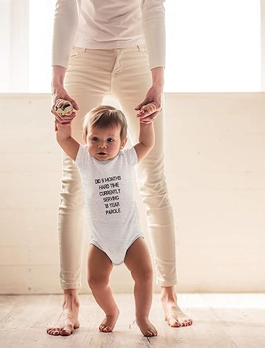 Miniatura 3 de CBTWear Hizo 9 meses de tiempo difícil, sirviendo 18 años de libertad condicional divertido lindo novedad bebé bebé mono de una pieza