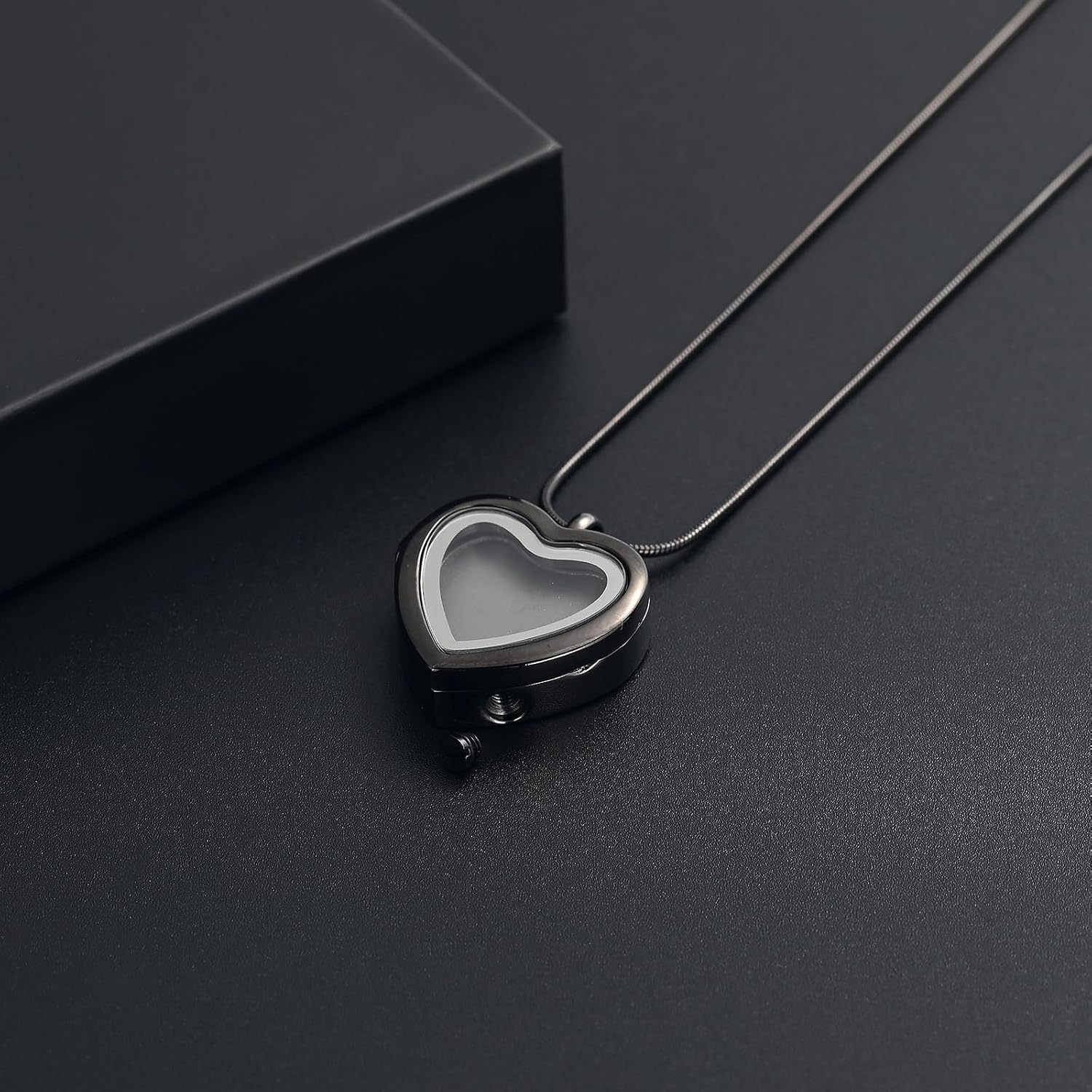 Cremation Jewelry Necklace for Ashes Heart Shaped Memorial Picture Lockets for Ashes Stainless Steel Keepsake Urn Ashes Pendants That Holds Pictures Photo