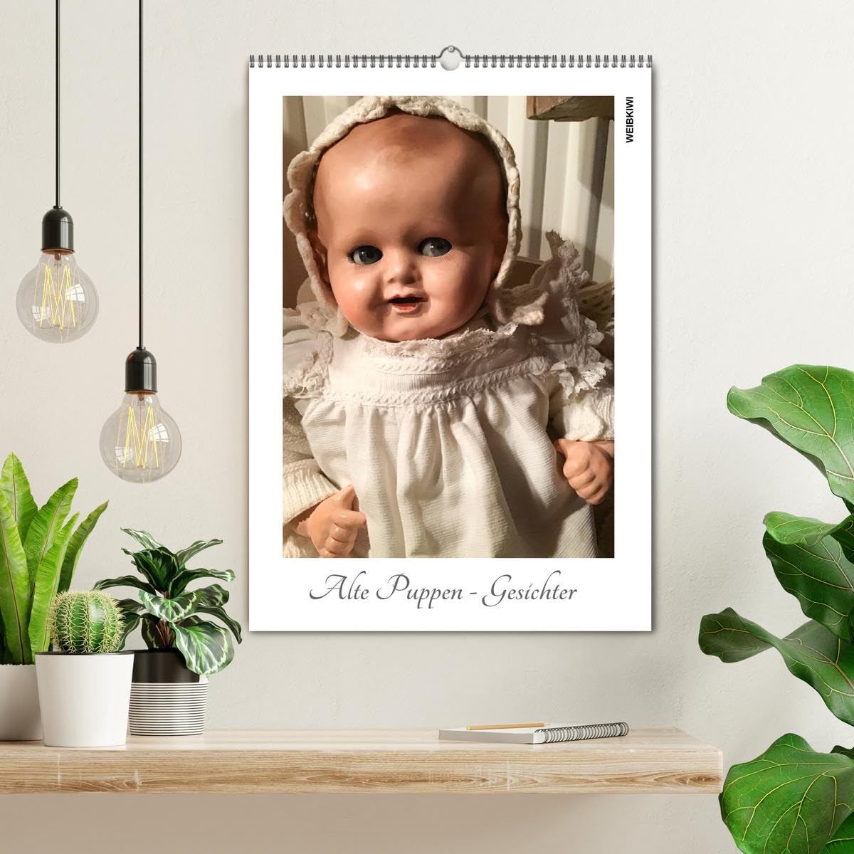 Alte Puppen - Gesichter (Wandkalender 2026 DIN A2 hoch), CALVENDO Monatskalender: Die Gesichter alter Puppen berühren: Sie erzählen von früher und ... durch ihre Ausdrucksstärke. (CALVENDO Hobbys)