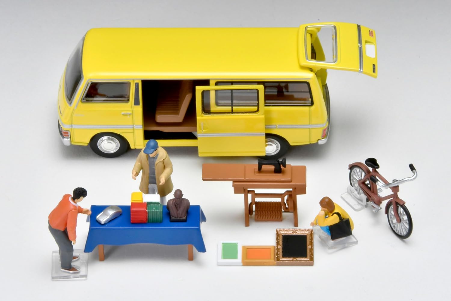 Tomytec 325246 Geo-Colle 64# Car Snap 25a Flea Market ABS Plastic PVC Doll & Accessories Set + 1/64 Scale Diecast Car Set