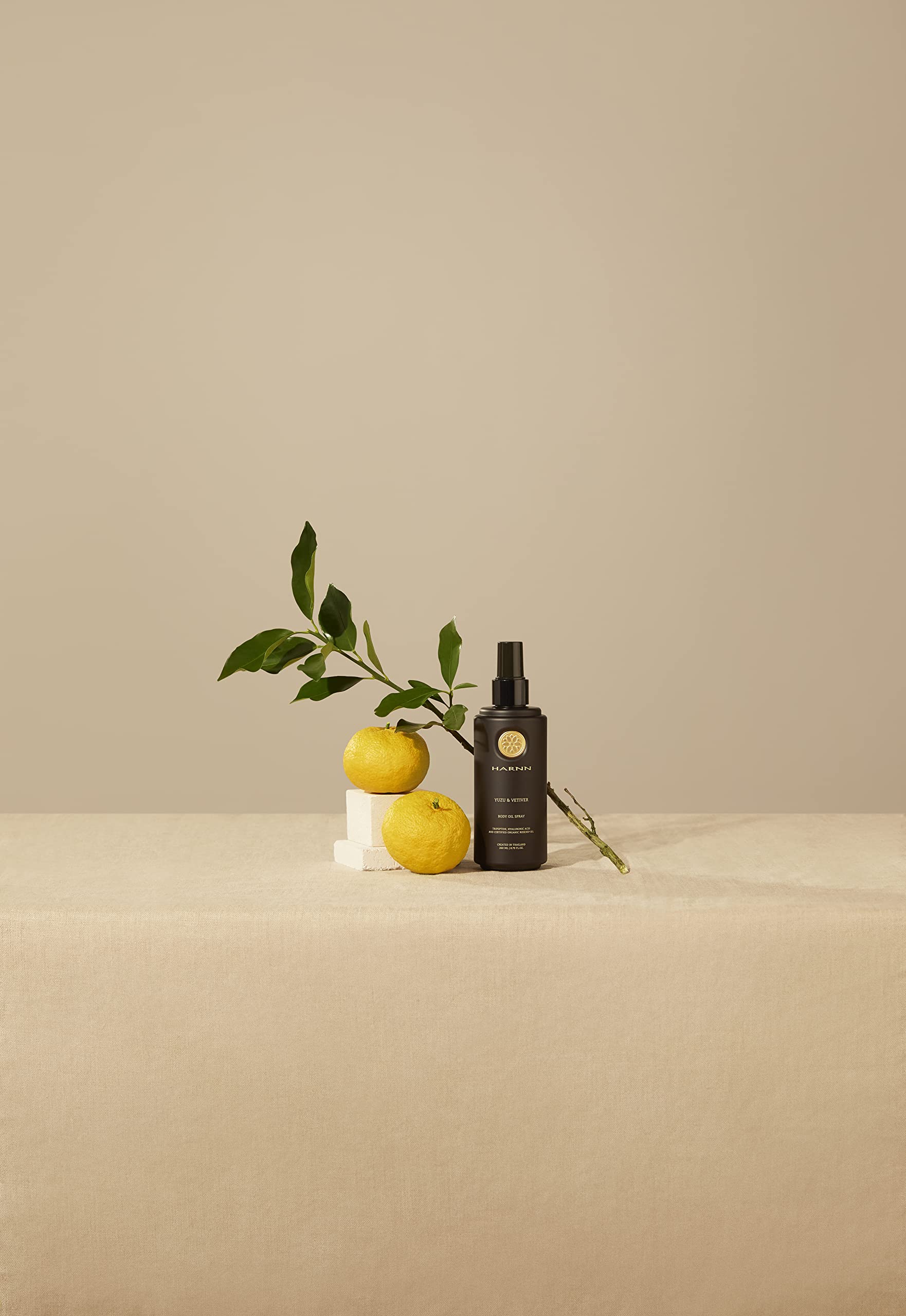 Amazon.co.jp: HARNN Yuzu Vetiver, Tripeptide, Hyaluronic Acid