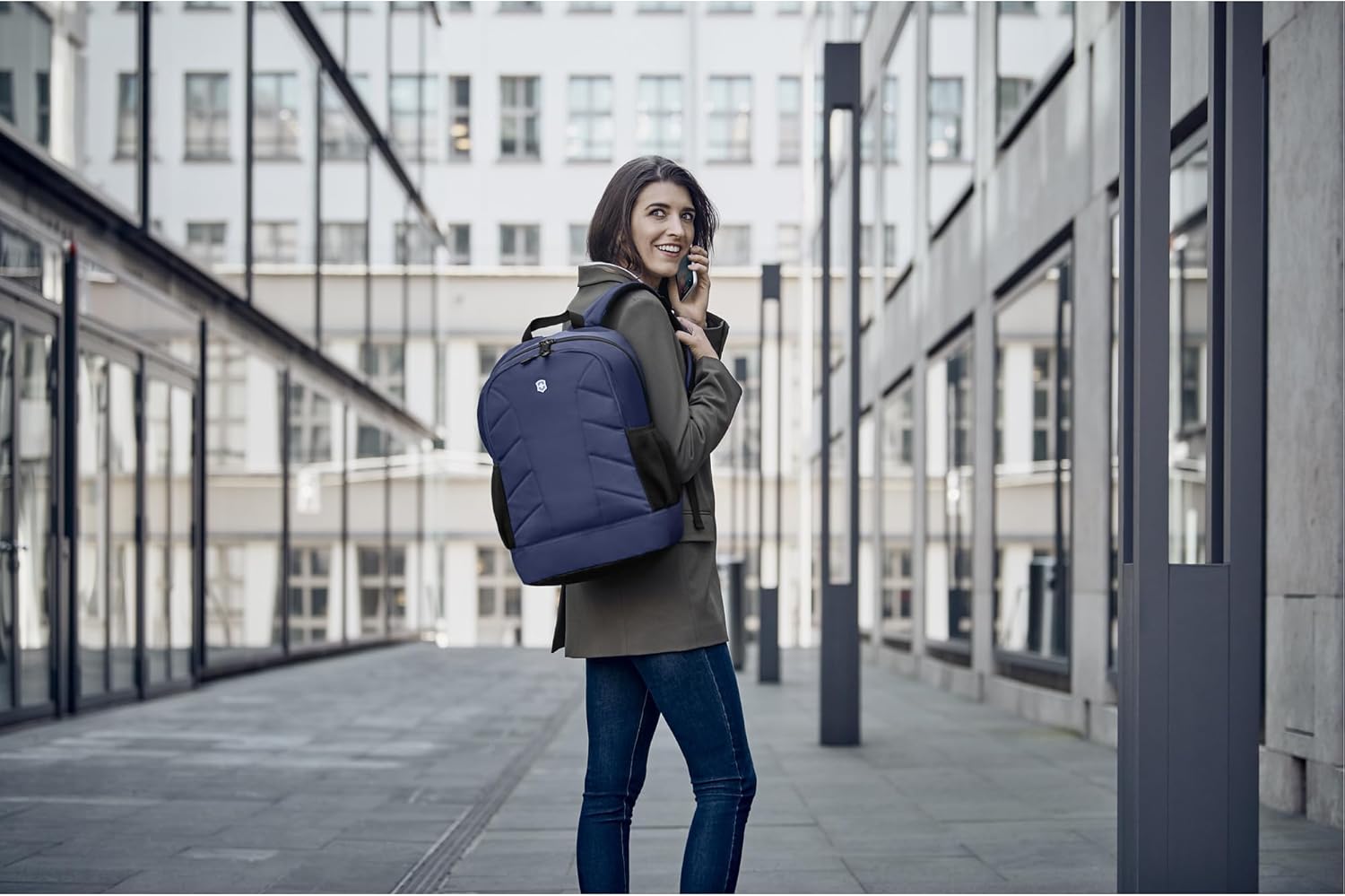 Victorinox Universal 16" Laptop Backpack - Professional Backpack for Commuters - Padded Laptop Compartment - Durable & Water-Resistant - Slim & Lightweight - Navy - Image 8