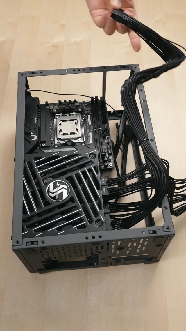 K*p様 SSUPD MESHROOM S PCケース Amazon.com: SSUPD Meshroom S V2 Mini-ITX Gaming PC Case (SFF