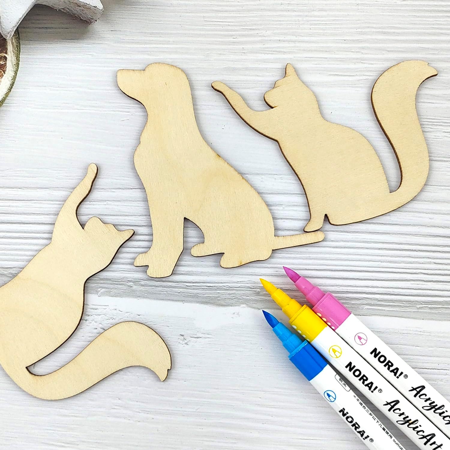 32 Pack Wood Dog & Cat Cutouts Unfinished Wooden Dog & Cat Hanging Ornaments DIY Dog & Cat Craft Gift Tags for Thanksgiving Christmas Home Party Decoration Craft Project