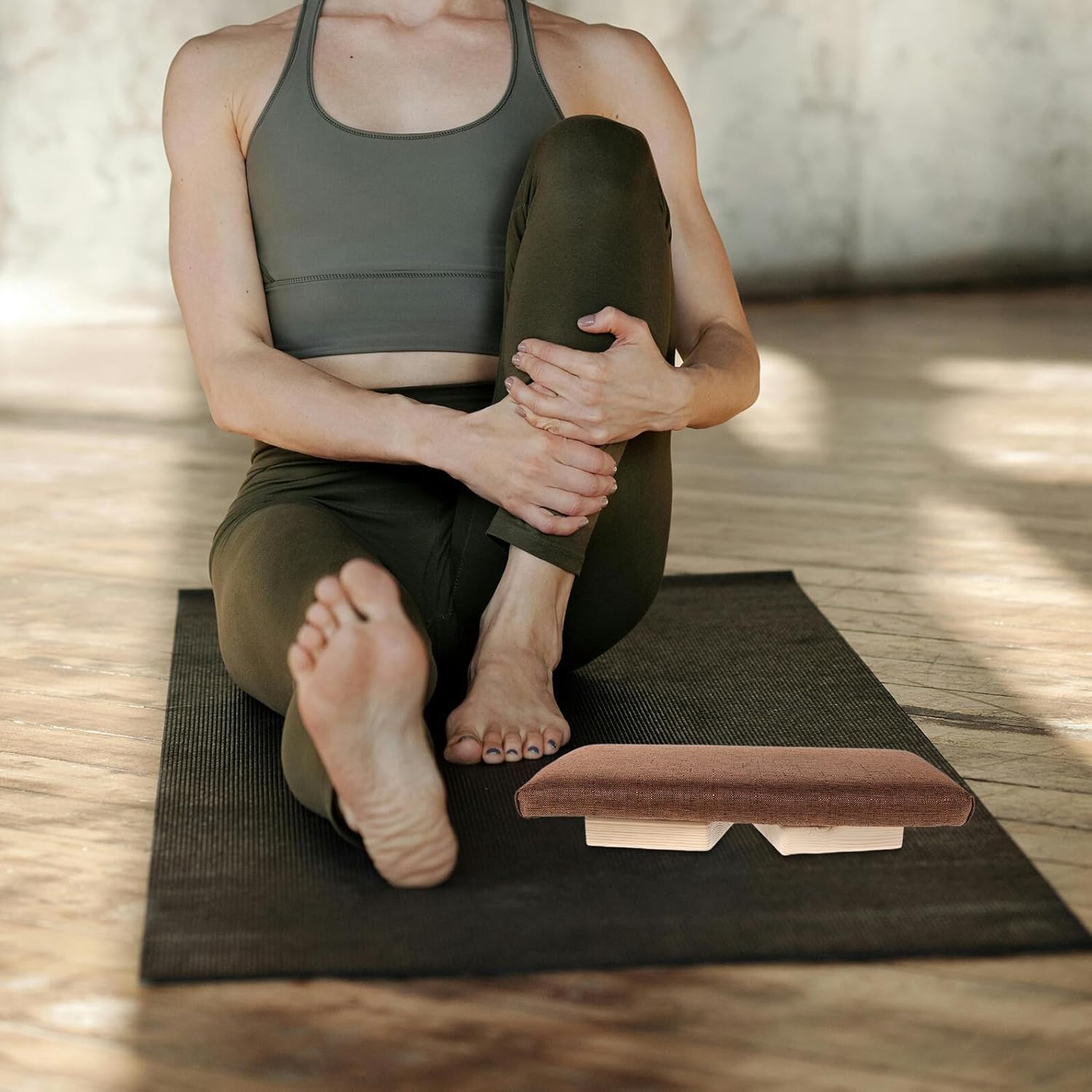 Hemoton Wooden Folding Meditation Stool Ergonomic Prayer Bench for Knee Support Compact Foldable Auxiliary Chair for Yoga and Mindfulness Practice