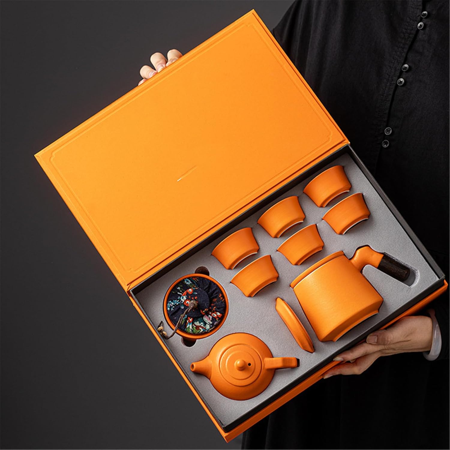 Classic Chinese Ceramic Tea Set for Tea Lovers - Teapot and Cups for Home or Friends-set2