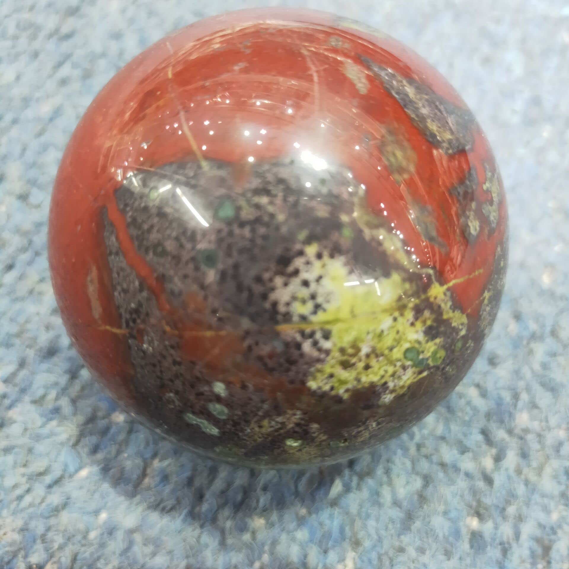Jaspe sang de dragon en boule de cristal pour purifier votre bureau