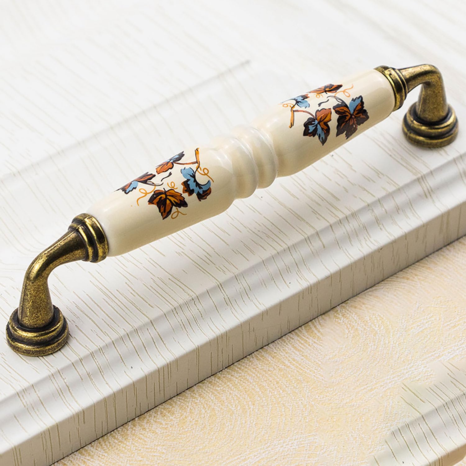 Zestaw 2 ceramicznych uchwytów do szafek