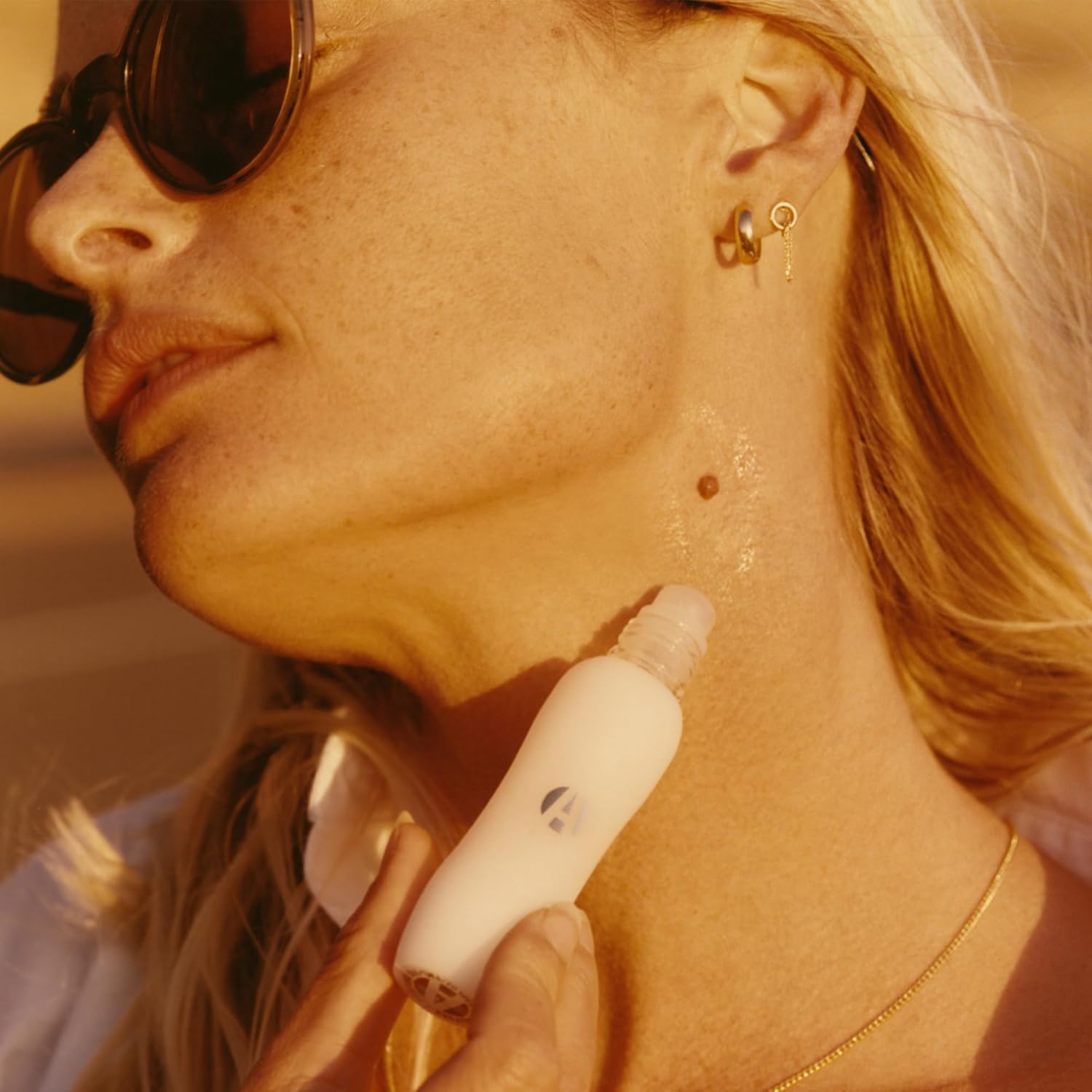 APOTHIA - The California Roll-On Oil | Citrus & Exotic Flowers | Award Winning Fragrance with Premium Ingredients | Long Lasting Perfume | 0.3 oz | 9 ml | Convenient Travel Size - Image 6