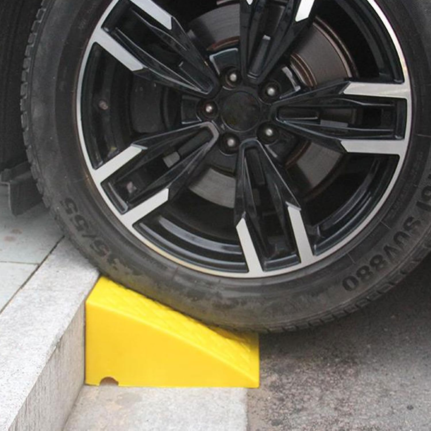 Car Ramps - Driveway Threshold Step Mat, Non Slip Garage Flooring with Textured Traction Gradual Incline Edge Weather Resistant Build, Smooth Vehicle Transition, Ideal for Scooters Mo