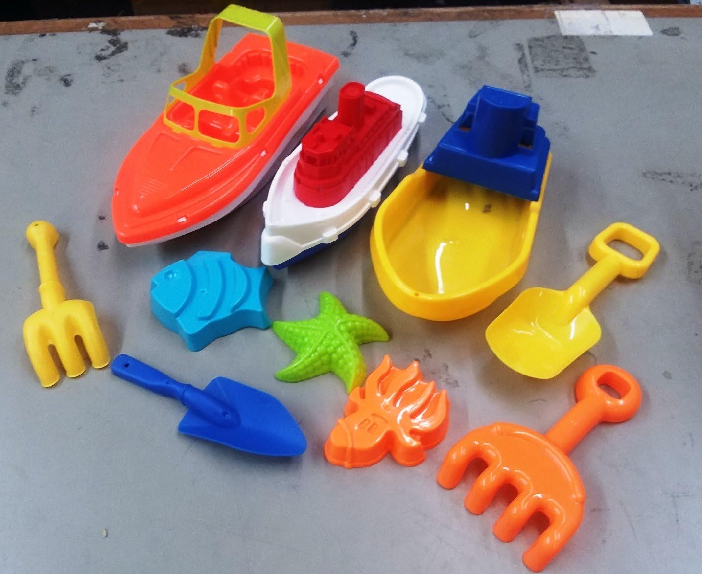 Fun In The Water Floating Plastic Boat Toys 3 Boats Included By Atlantis Toy And Hobby Amazon Co Uk Toys Games