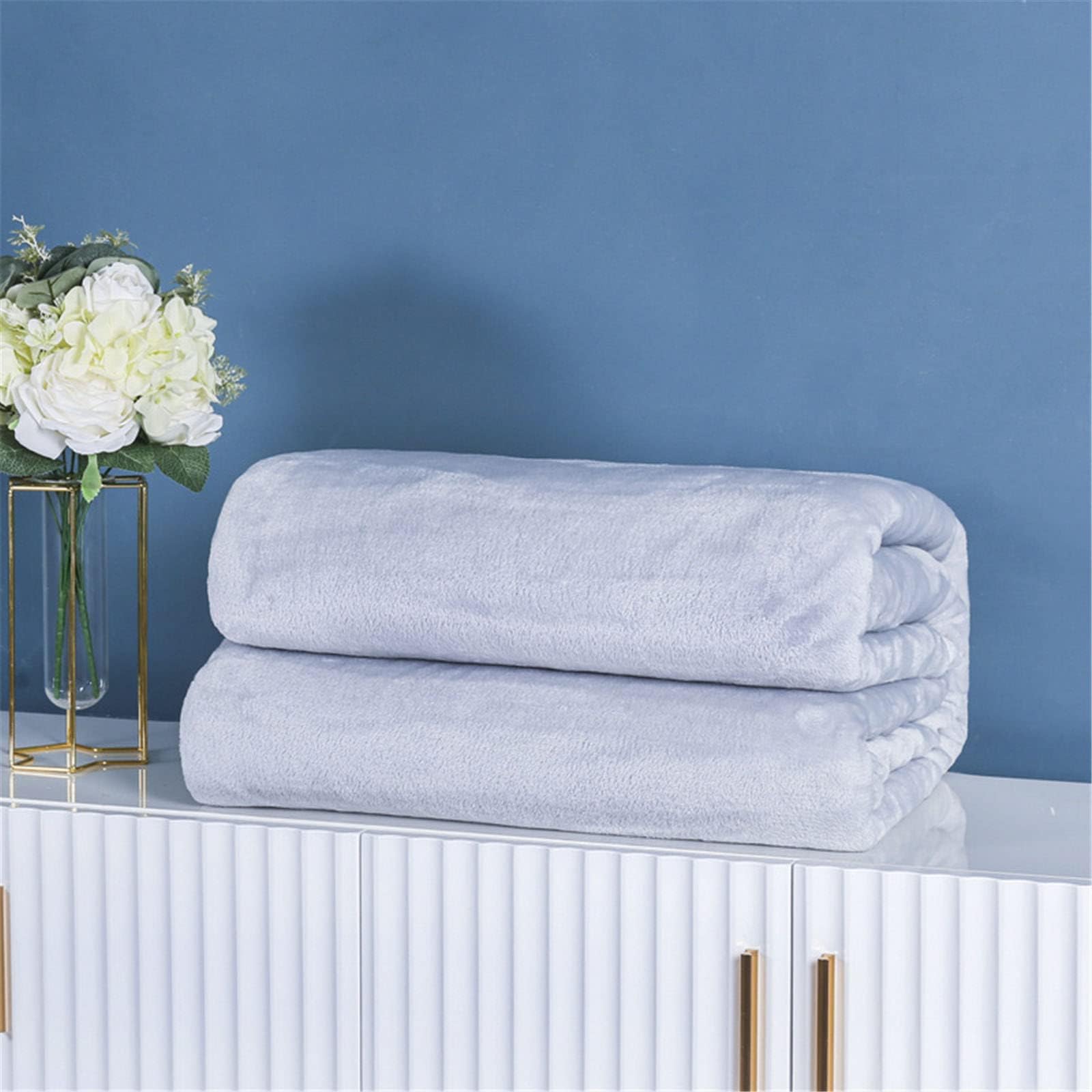 Solid Color Fluffy Flannel Blanket Throw Large for Sofa Warm Cozy Fluffy Blanket Soft Fleece Blankets Lightweight Microfiber Throw Blanket for Baby Bed Couch Chairs (Light grey,150x200cm)