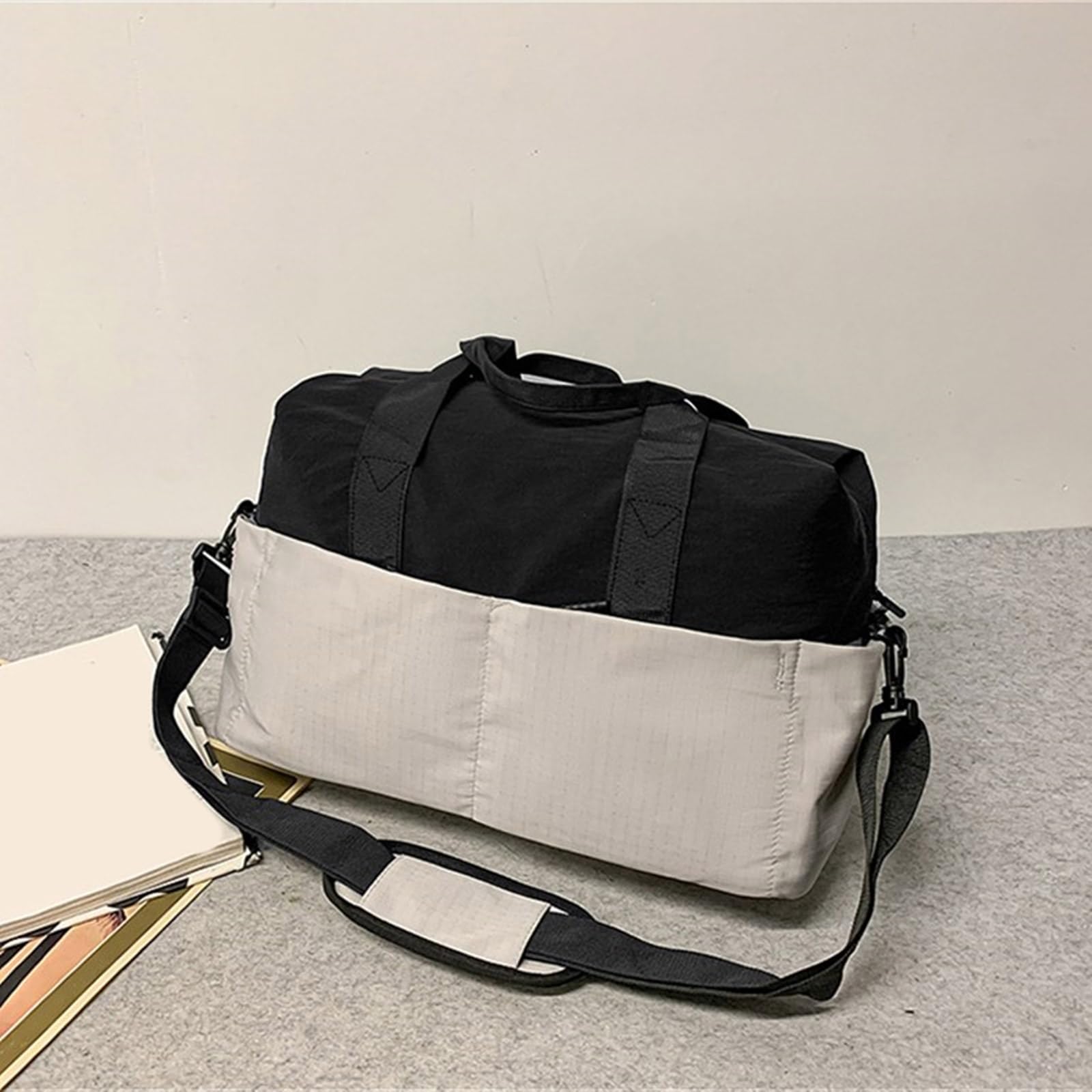 Borsa da viaggio leggera, spaziosa borsa a tracolla in tessuto Oxford, grande borsa sportiva con più scomparti, borsa sportiva da viaggio con tasche, cachi