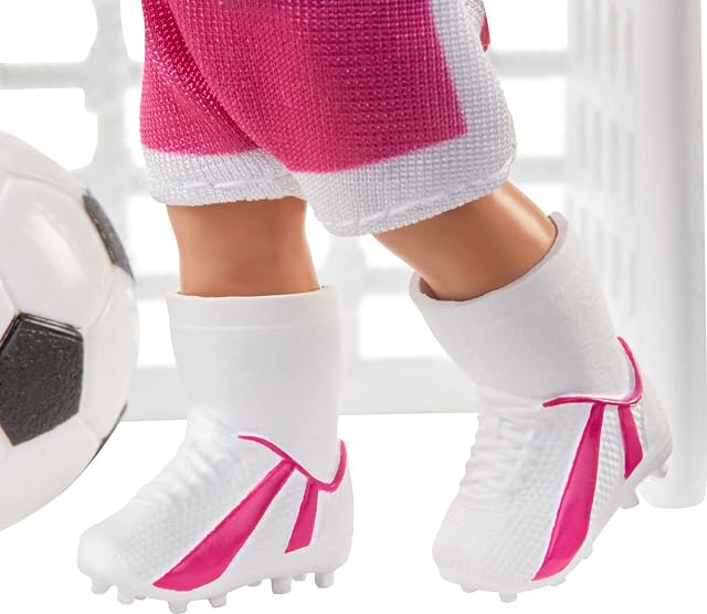 Foto 5 de 6 de Barbie Quiero Ser Entrenadora de Fútbol con Niña Morena, Muñeca con Accesorios (Mattel GLM47), Multicolor