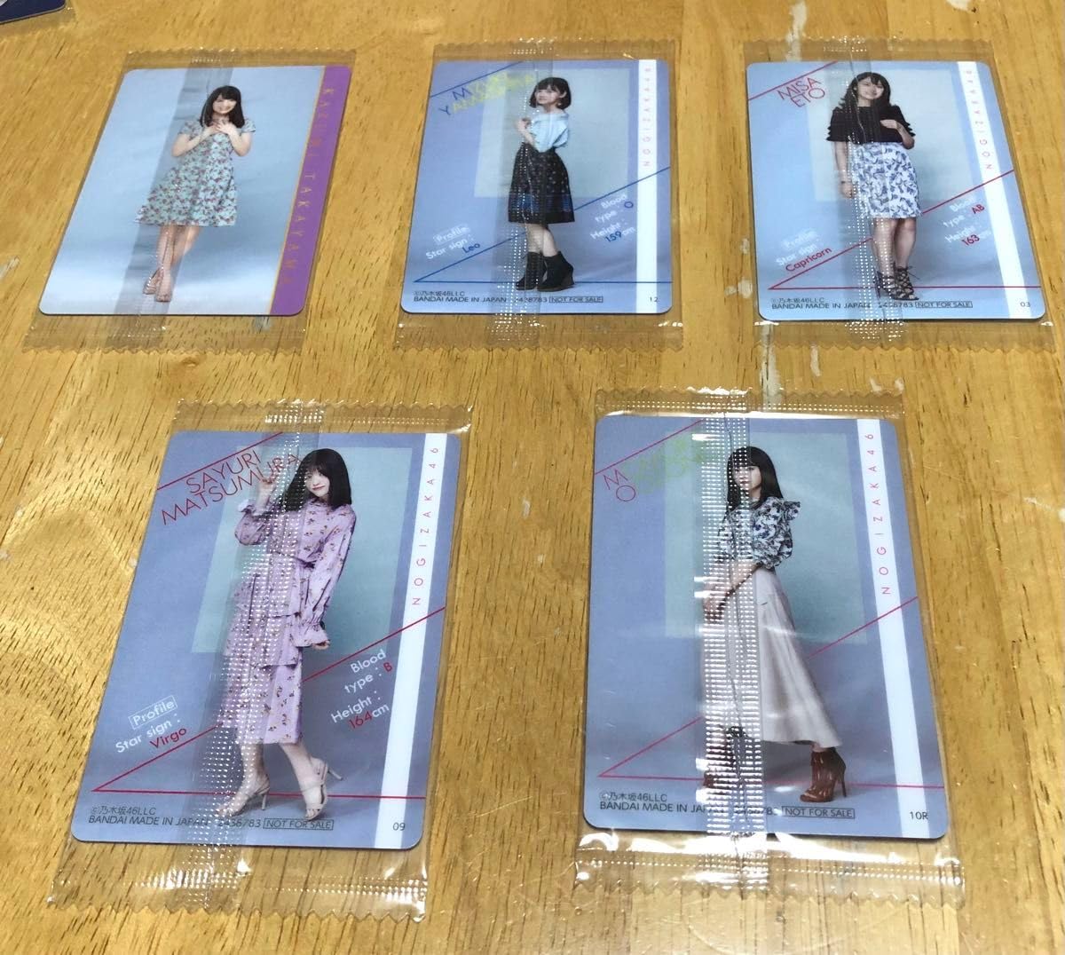 セブン限定  乃木坂ウエハース 私服verメインビジュアルver 新品未開封 Amazon.co.jp: 乃木坂46 ウエハース 私服ver セブンイレブン限定