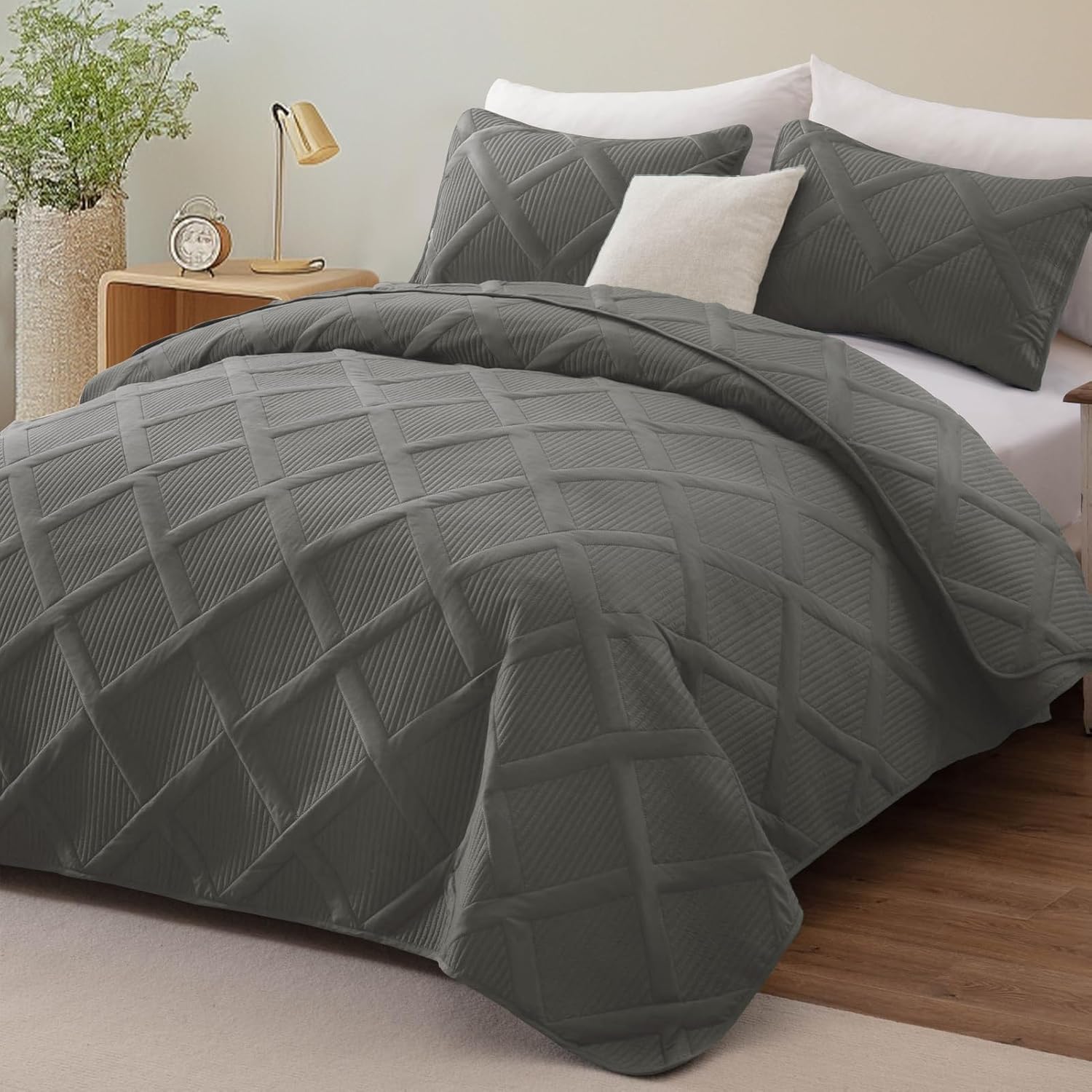 Exclusivo Mezcla Quilts Queen Size - Grey Quilt Set Bedspread with 2 Pillow Shams, Modern Bedding Set with Striped Pattern, Soft Lightweight Bedspreads Queen Size for All Seasons - Image 2