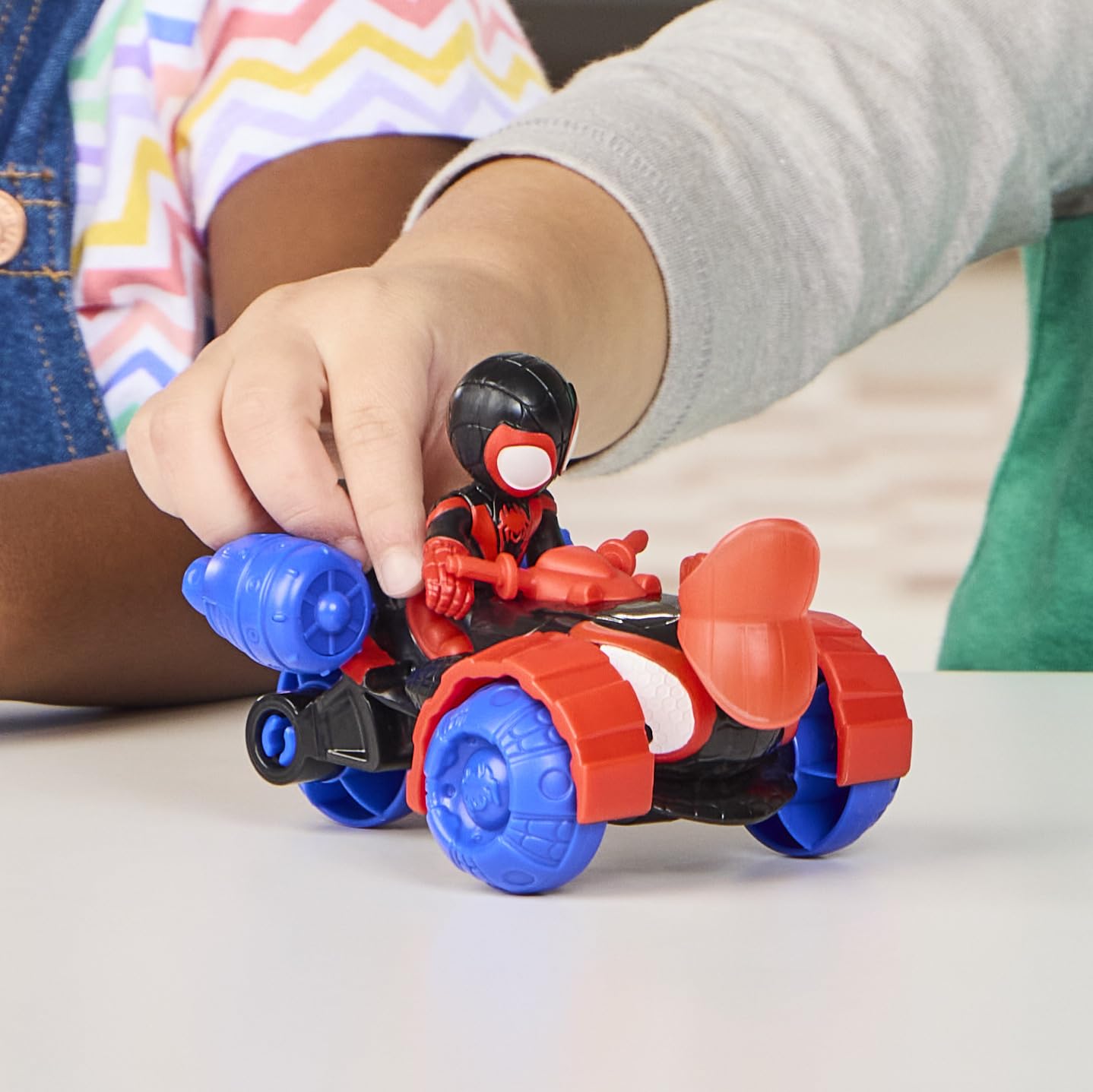 Marvel Spidey and His Amazing Friends Miles 'Spin' Morales Techno-Racer Toy Vehicle with 7.6-cm (3 inch) Action Figure - Image 2
