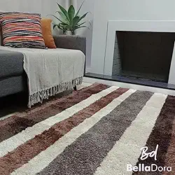 Tapete Decorativo Pelo Baixo Base Antiderrapante 200x250cm Cor Marrom Listrado Para Sala Quarto Escritório E Ambinetes Internos Com Tecido em Poliéster Design Moderno Fácil de Limpar