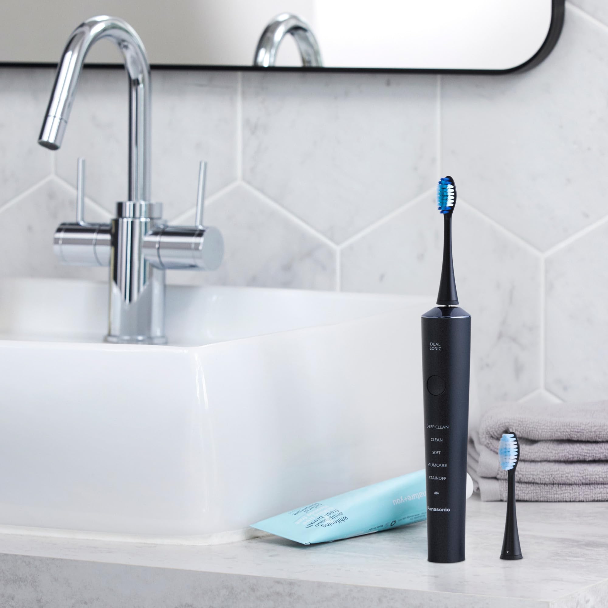 Panasonic EW-DC75 Spazzolino Sonico, Doppia Tecnologia Sonica, Nero | 5 Modalità, Testine Ultra-Fini, Ricarica Rapida USB-C, Custodia da Viaggio