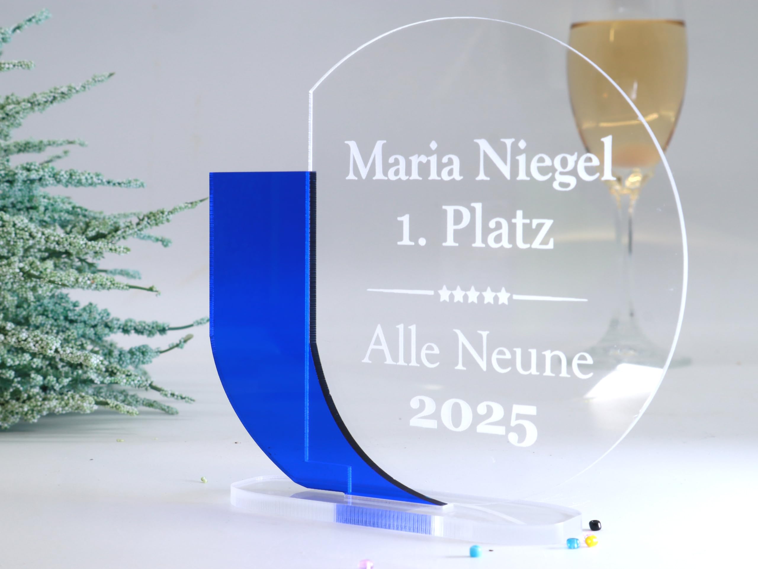 Elegante Trophäe aus Acrylglas – Individuelle Gravur – Moderne Auszeichnung & Award
