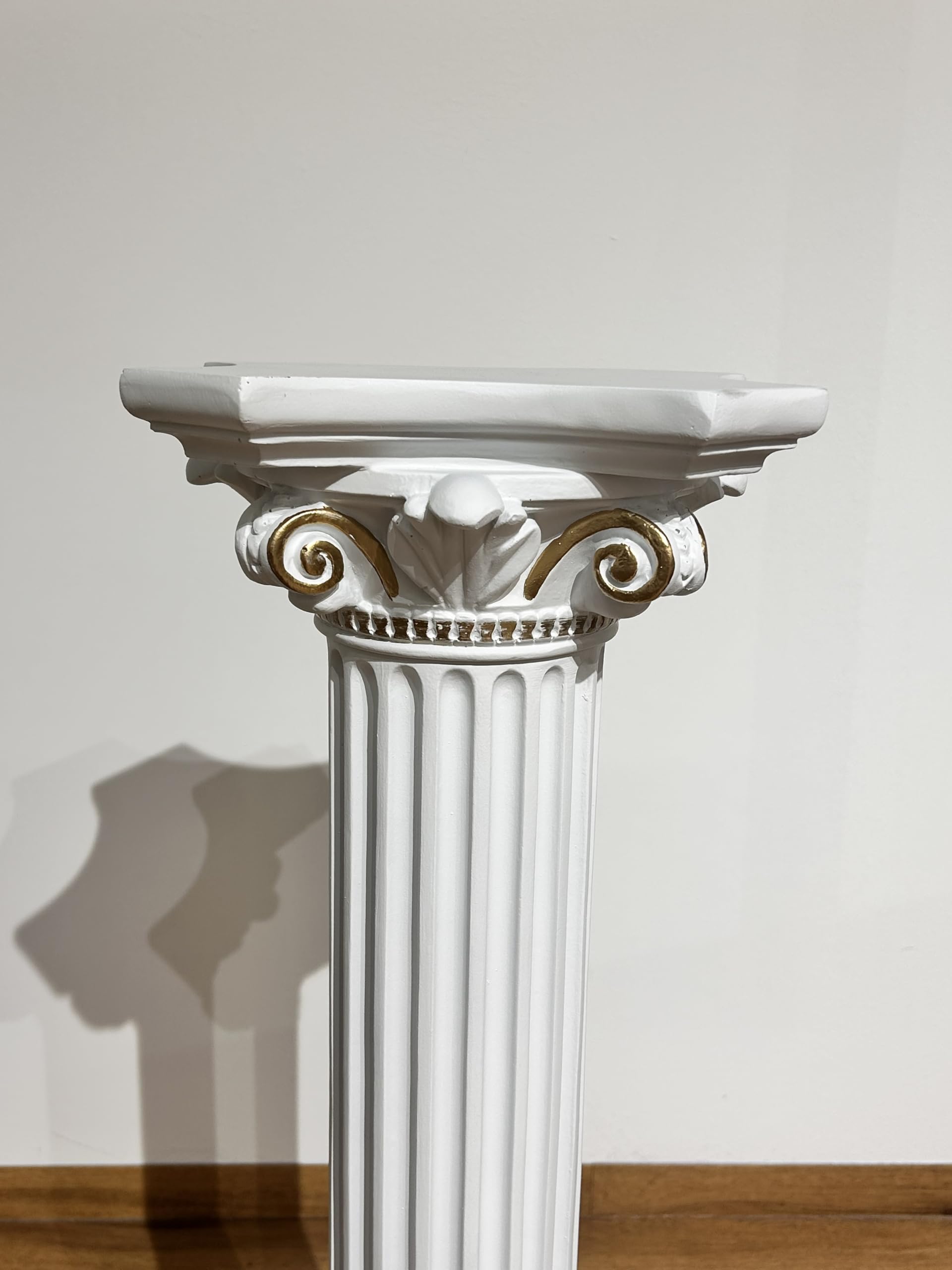 Generisch Griechische Säule mit Goldzusatz. 76 cm.