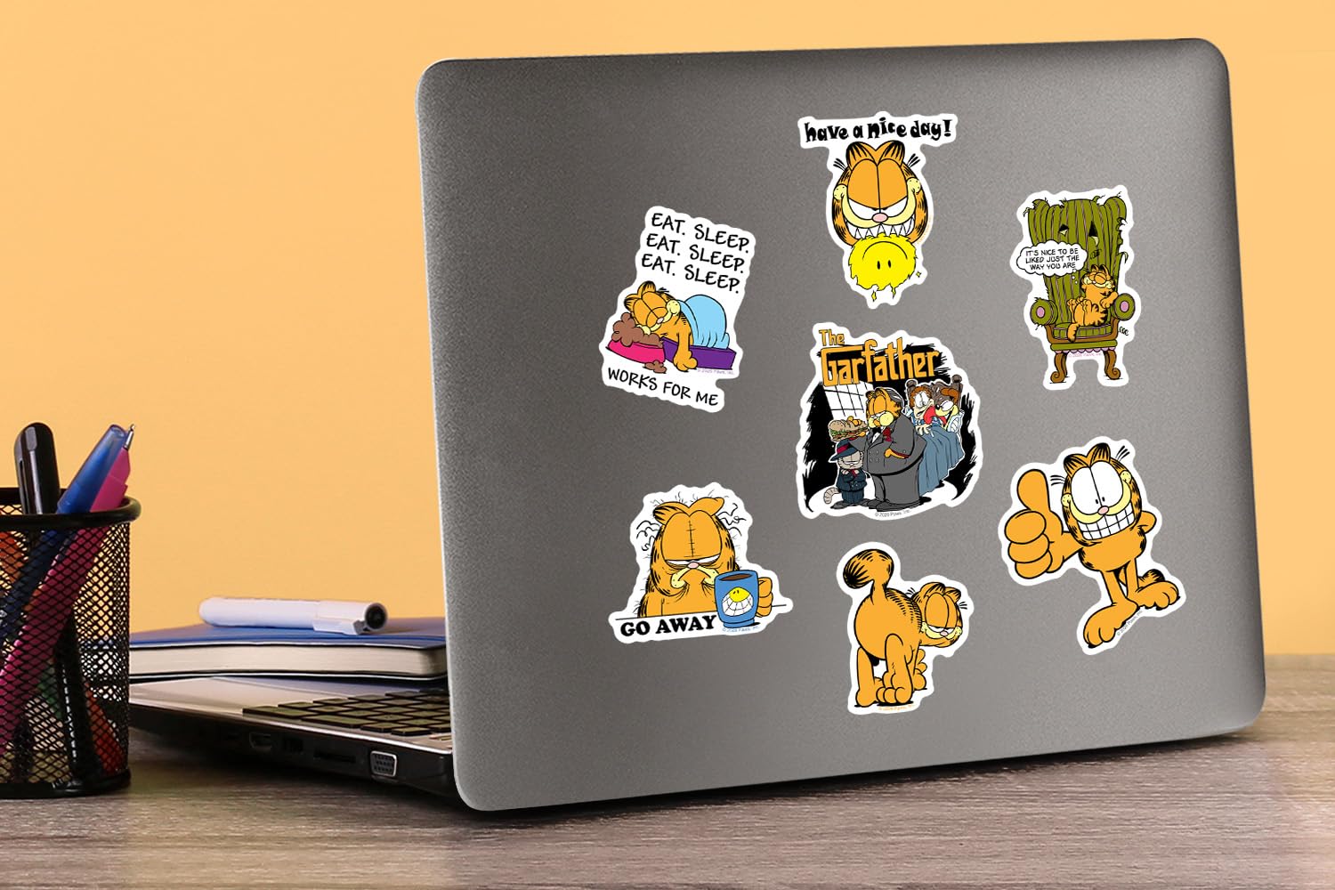 Garfield Cattitude Classics Vinyl-Aufkleber, 50 Stück, groß, Deluxe-Aufkleber, Sortimentspackung – Laptop, Wasserflasche, Scrapbooking, Tablet, Skateboard, Indoor/Outdoor