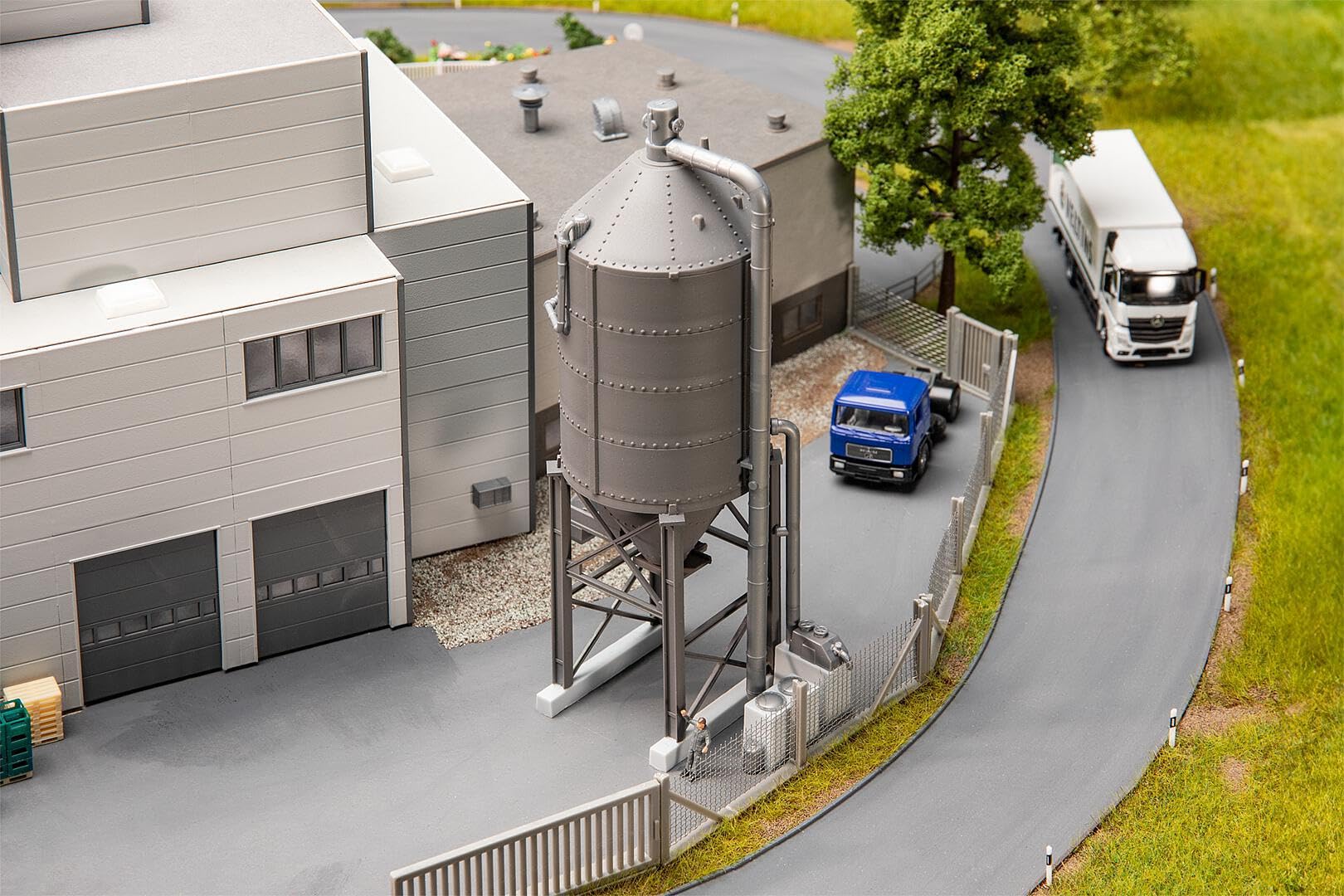 Kit Modélisme FALLER 110153 – Gare De Marchandises Rurale, échelle HO 1:87, 319 Pièces, Pour Maquettes Trains
