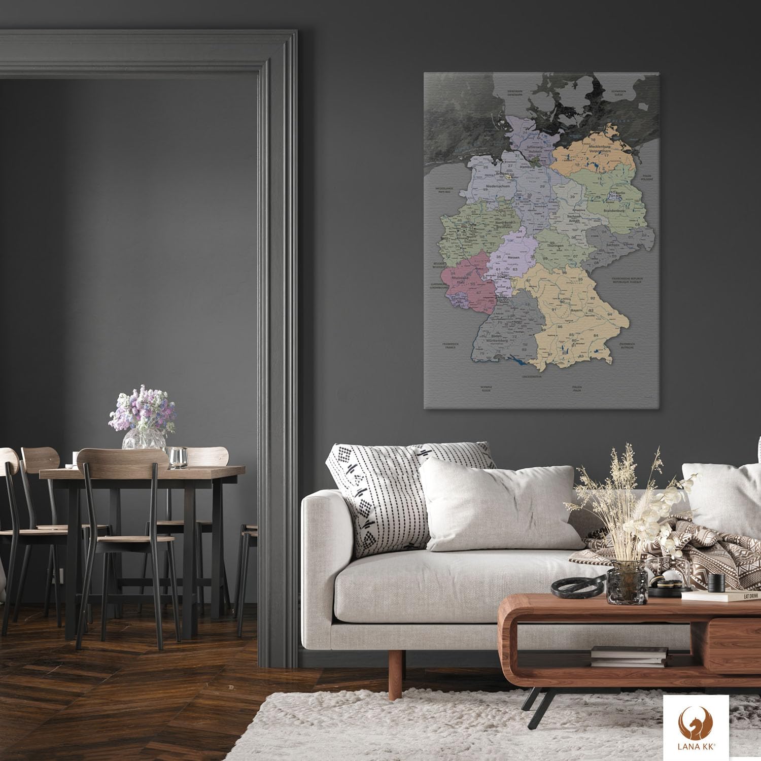 LANA KK - Premium Pinnwand Deutschlandkarte - Edelgrau - Deutsch - in 40 x 60 cm, stabile Rückwand zum Pinnen inkl. Starterkit - Leinwand-Kunstdruck Wandbild Landkarte XXL