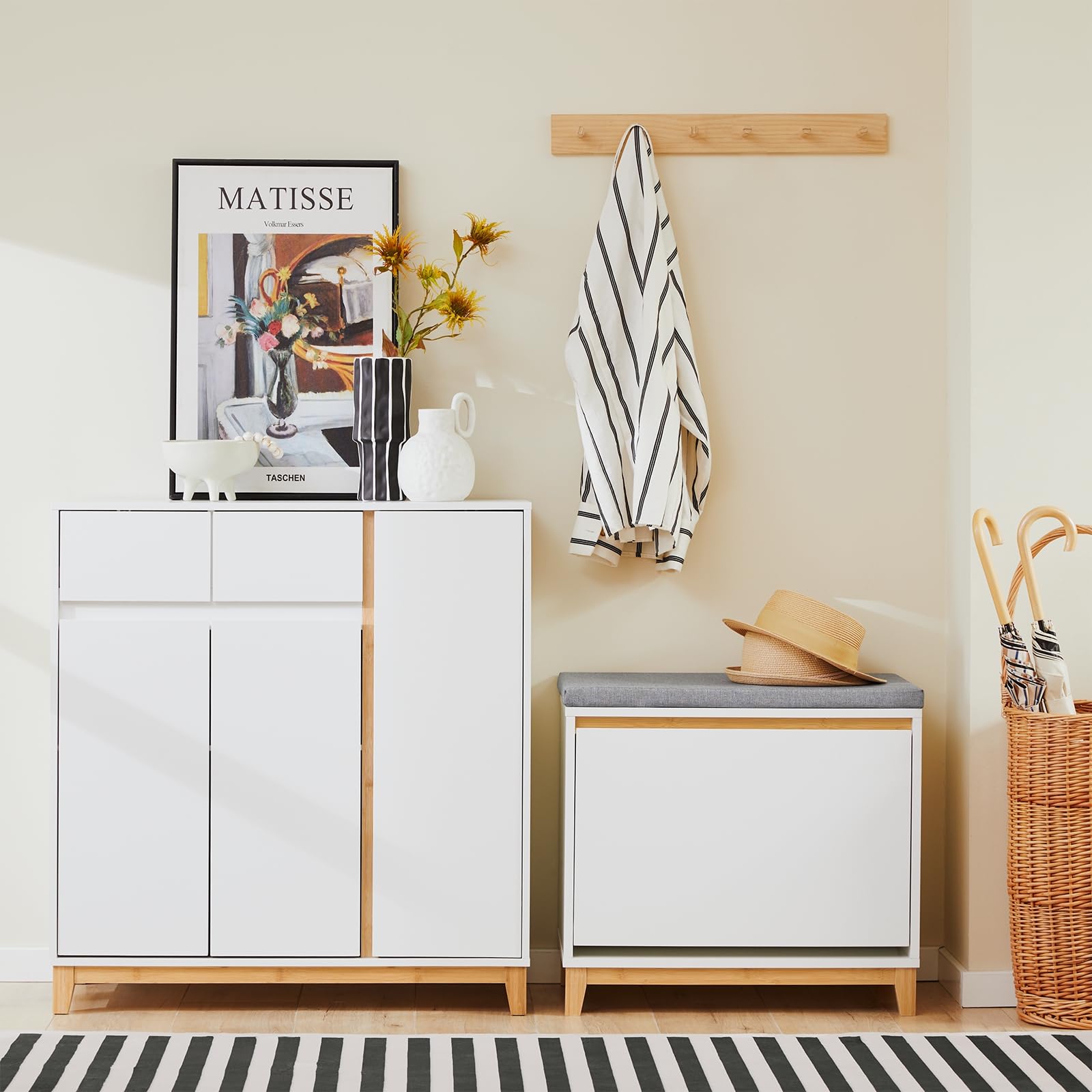 SoBuy Banco Zapatero Entrada Recibidor - Banco Zapatero con Asiento y Almacenaje - Puerta Abatible con Estantes Ajustables - Ideal para Pasillo y Hogar Moderno - 60x34x55cm 115kg Blanco FSR191-WN