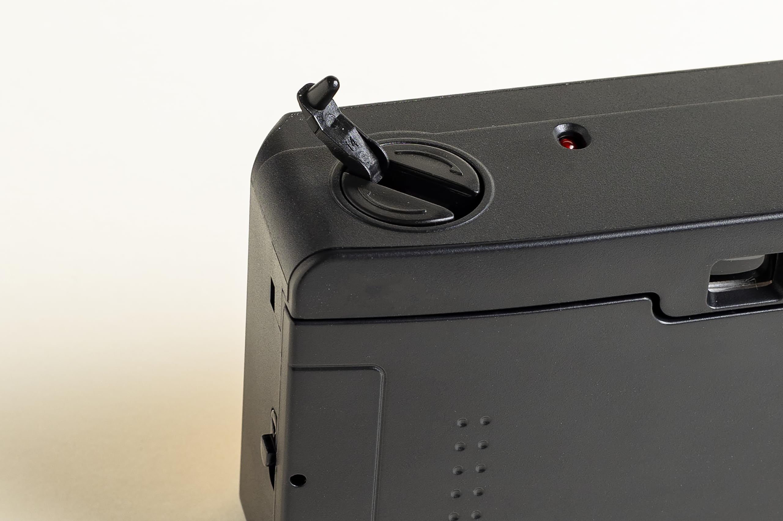 Corex Kakao Friends Wiederverwendbare 35-mm-Filmkamera, Ryan Edition, Weitwinkel mit festem Fokus, eingebauter Blitz, kompatibel mit 35-mm-Farb-Negativ- oder Schwarzweiß-Filmen