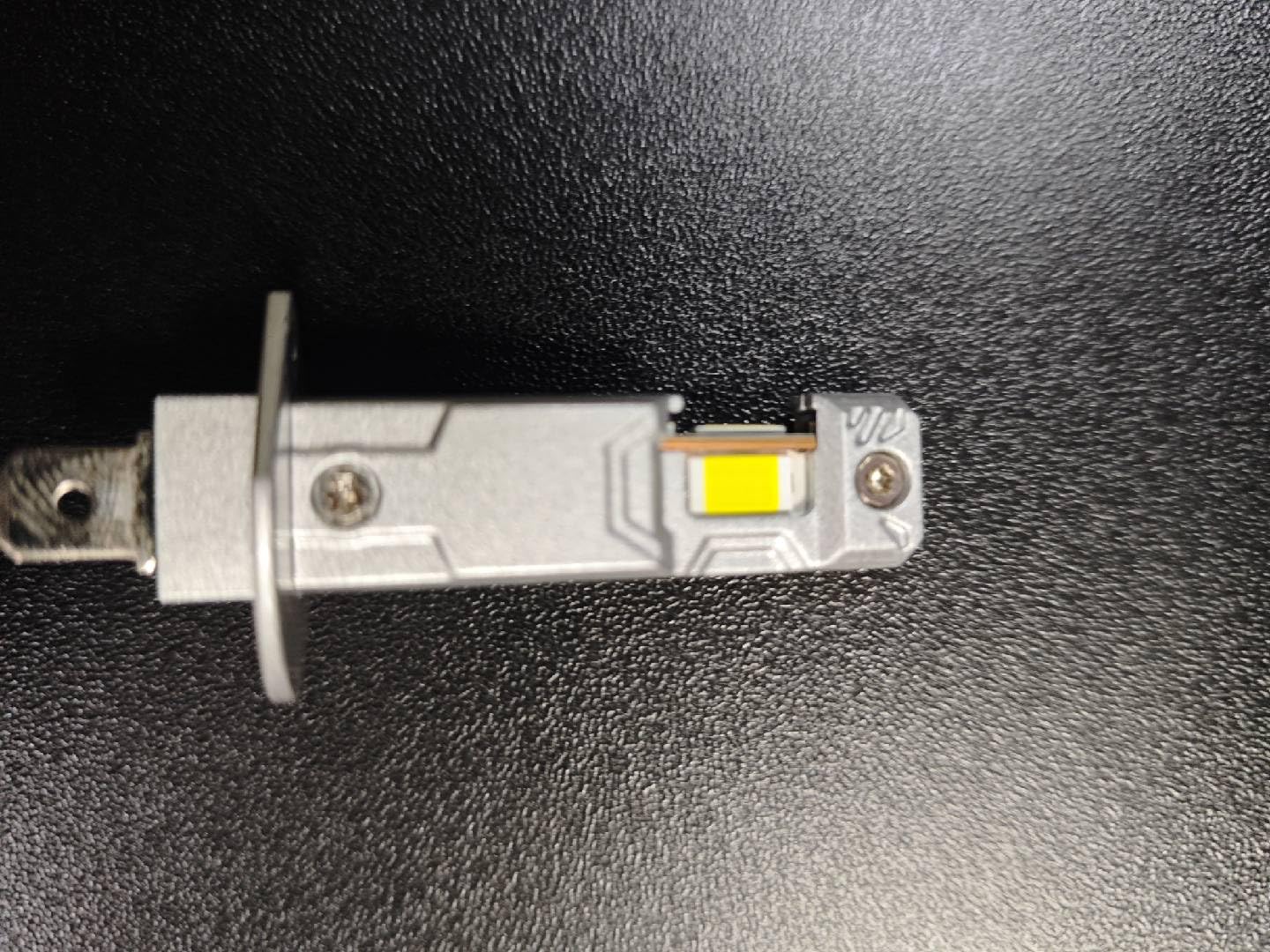 AUXIRACER H1 LED, 6500K Blanco Frío 30000LM Carcasa de Aleación de Aluminio, Plug and Play Para Coches y Motos, Recambio para Lámparas Halógenas, 2 Piezas