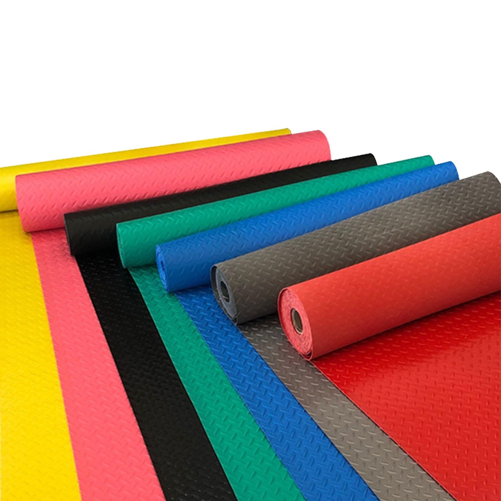 Tapis de plancher de garage en PVC gris pour rénover un sol abîmé et glissant