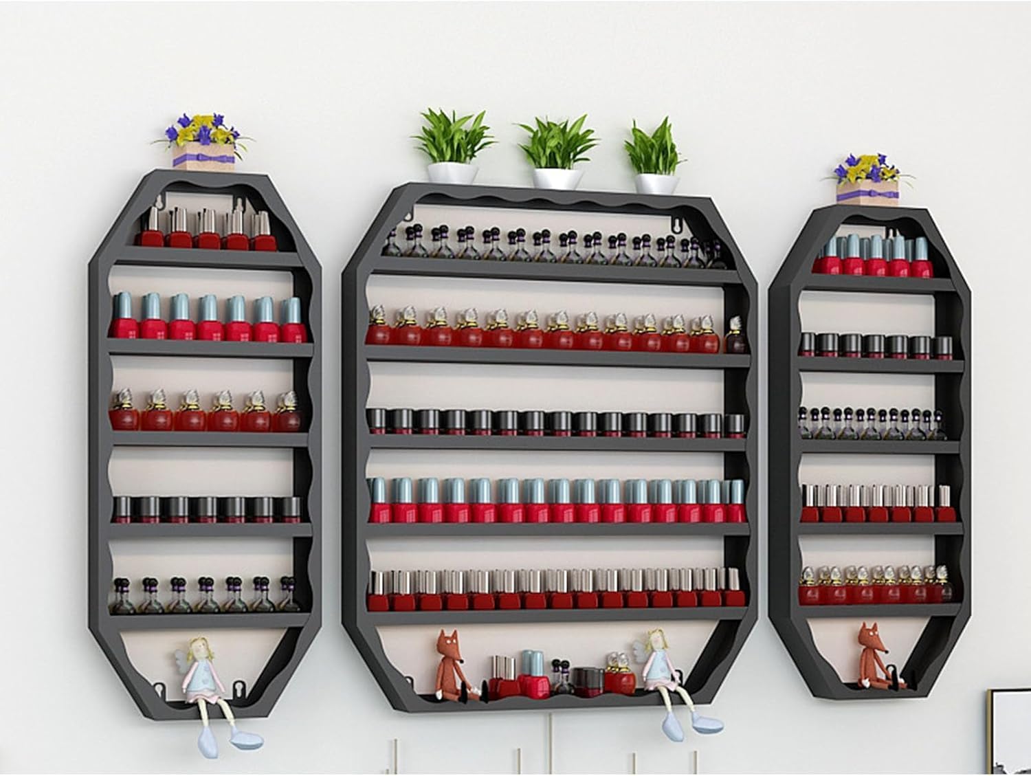 Estante para perfumes negro y repisas flotantes metálicas para organizar esmaltes de uñas