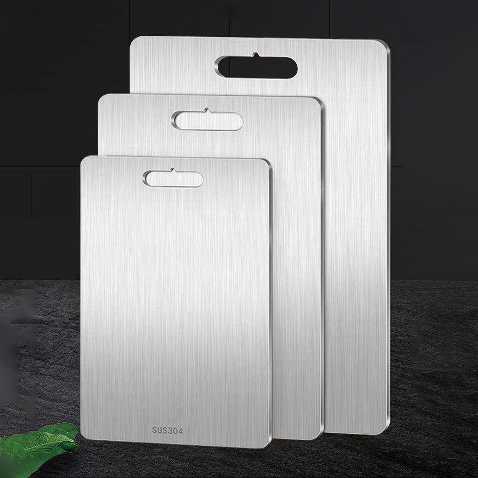 Planche à découper inox idéale pour cuisiner le poisson et le fromage