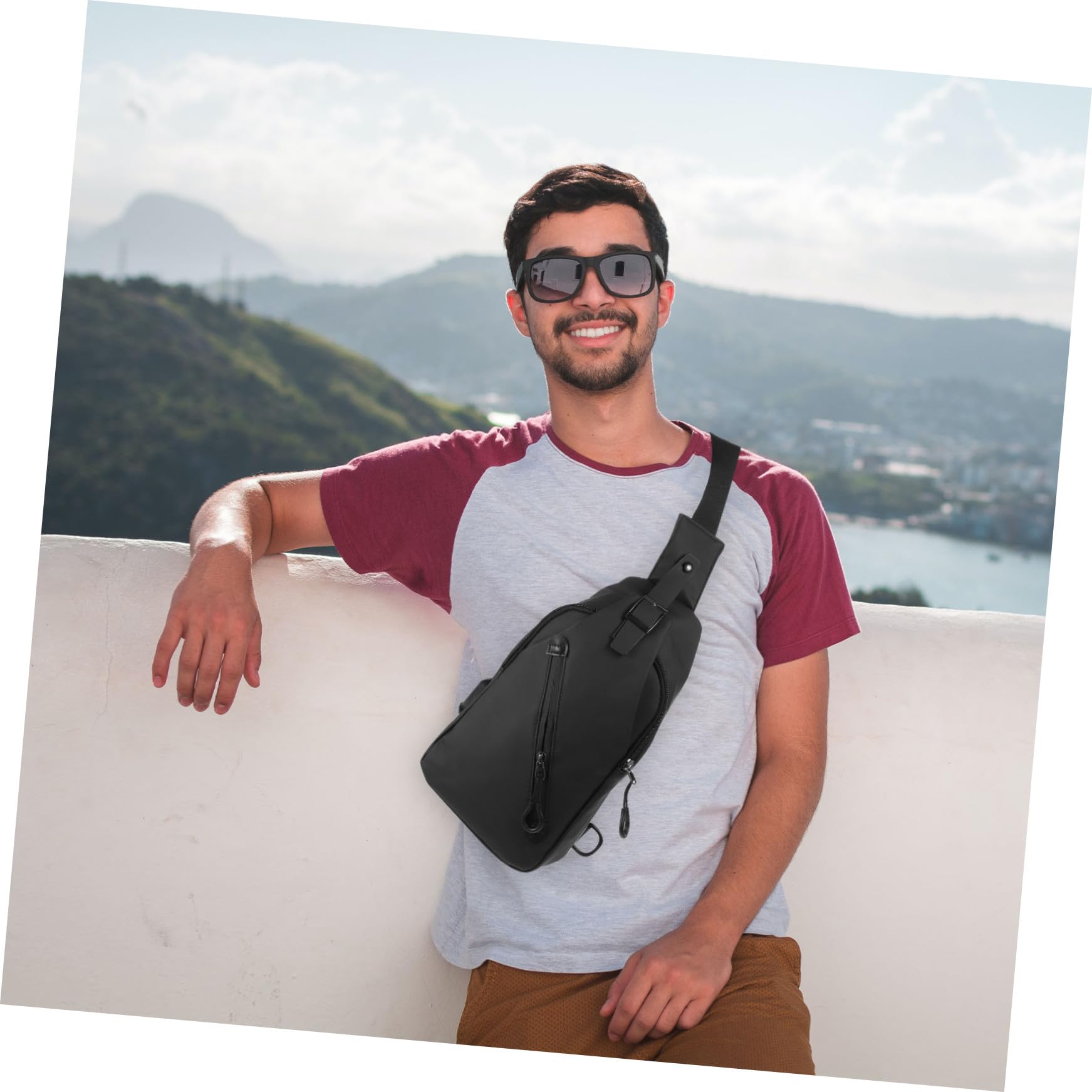 Gatuida Bolso Bandolera Para Hombre Puerto Usb Funcional Bolsa De Pecho Deportiva Negra Para Uso Diario y Outdoor Tamaño Compacto