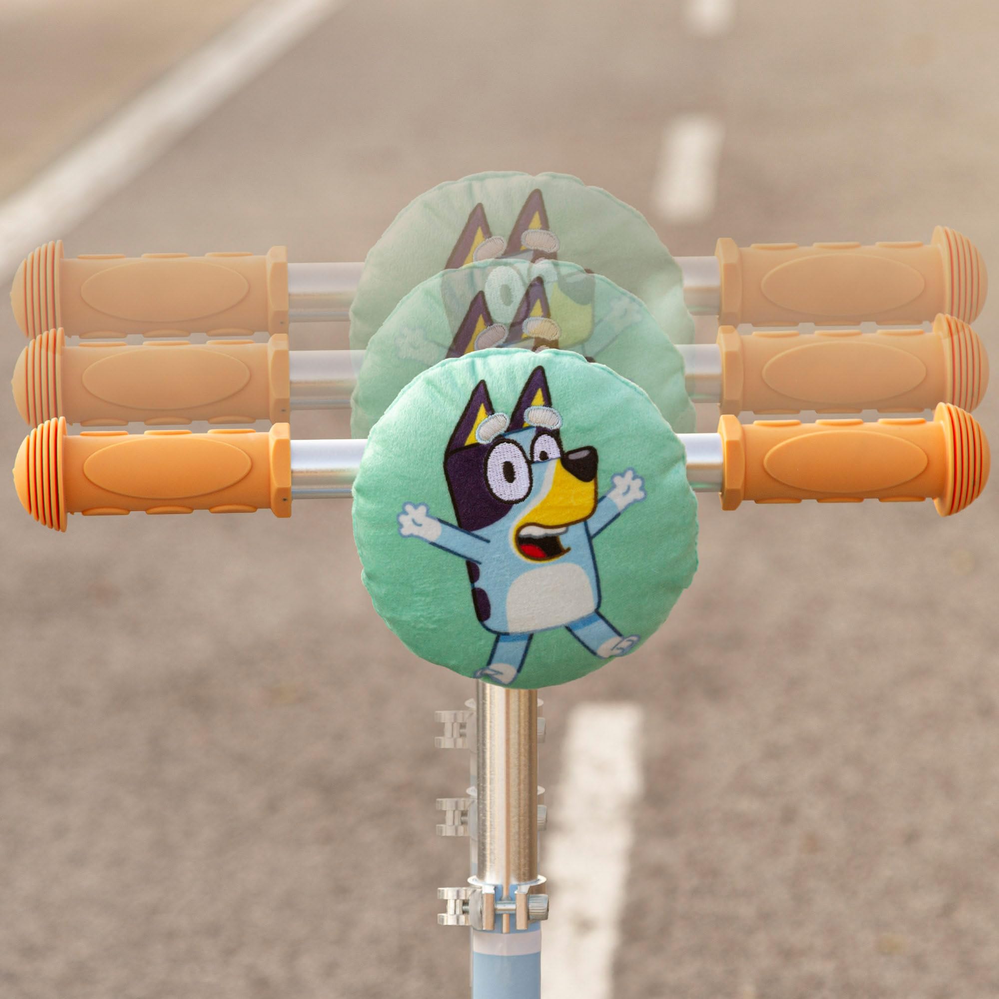 Disney Bluey Trottinette Enfant 3 Roues, Licence Officielle, Structure métallique, Plateau antidérapant décoré avec Bluey et Bingo, Activités extérieures, Jeux pour Enfants +3 Ans (77737)