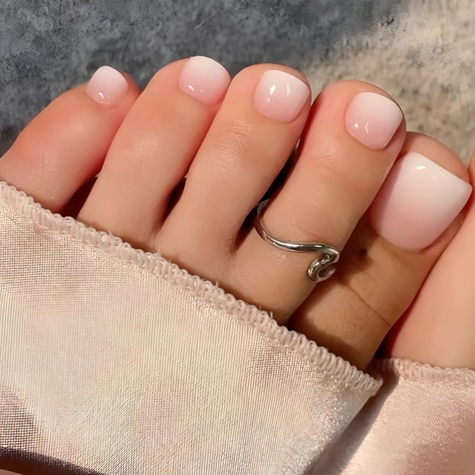 Nude Press on Toenails Short Square Fake Toe Nails Ombre False Toenails Glossy Full Cover Acrylic Glue on Toenail Cute Toe Nails Artificial Stick on