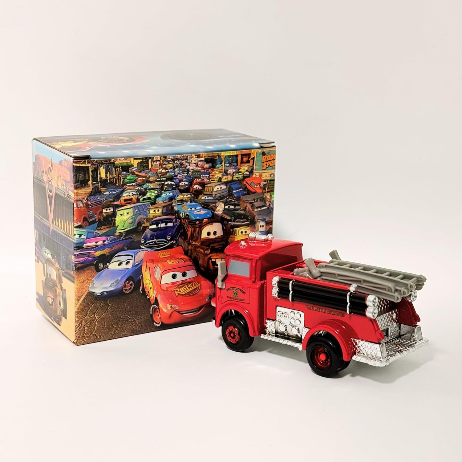 Die-Casting Racers Toy Cars, Safety Alloy Material for Childs, Beauty Color Box Packaging for Your Son Birthday, Inspired by Favorite Characters, Gift for 3+ Years Old (Firetruck)