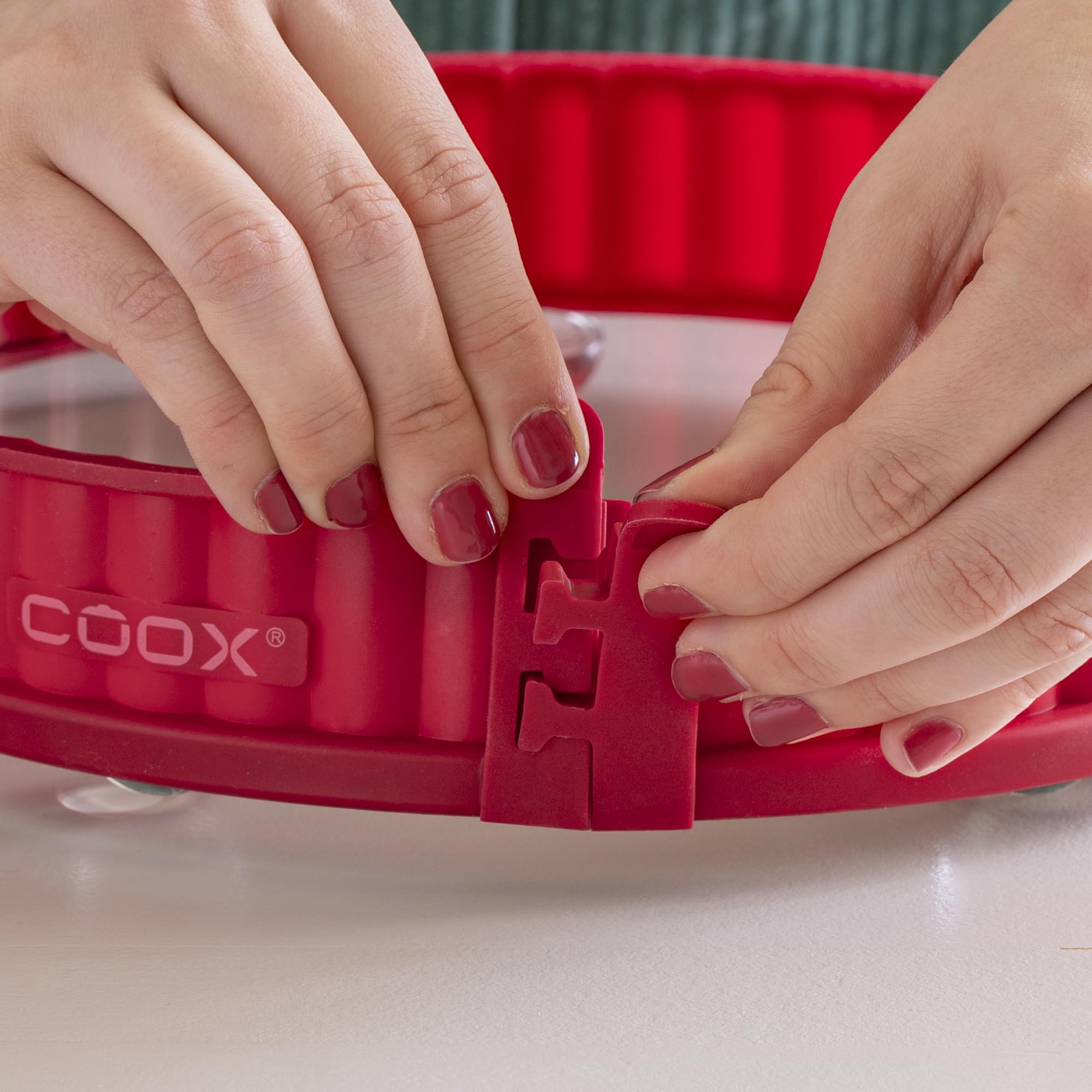 coox Quicheform mit Glasboden ⌀ 26 cm und Glasfüßen in Rot, perfekt backen und direkt auf dem Glasboden servieren und schneiden
