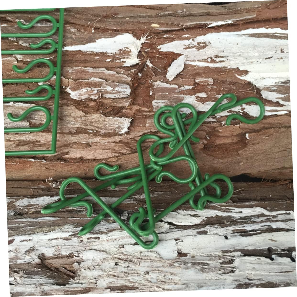 Plastic Christmas Hooks 200pcs S-Shaped Decorative Hangers for Ornaments