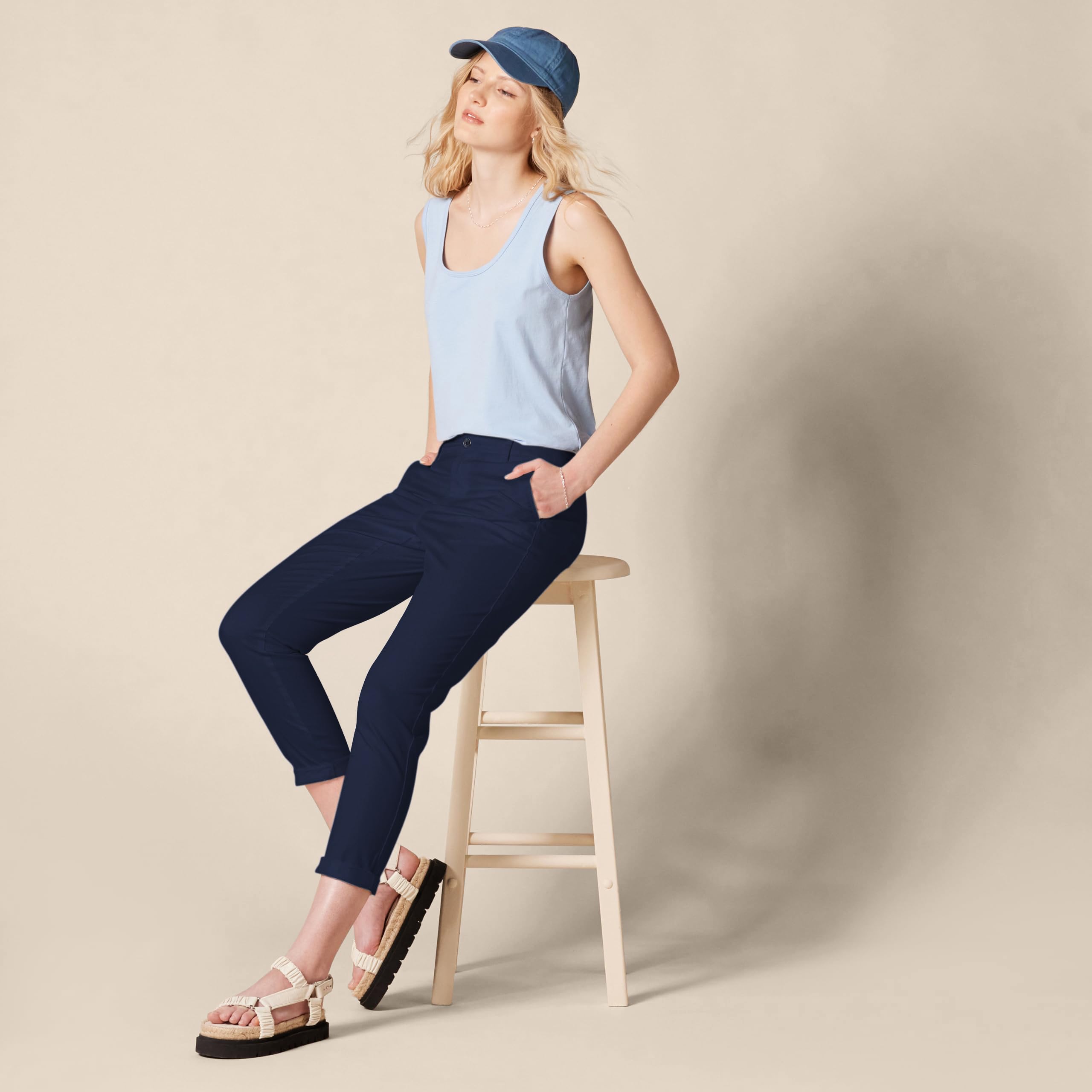 Amazon Essentials Pantalon Chino Court et Extensible, Taille Mi-Haute, Coupe Cintrée et Jambes Fuselées (Disponible en Grandes Tailles) Femme