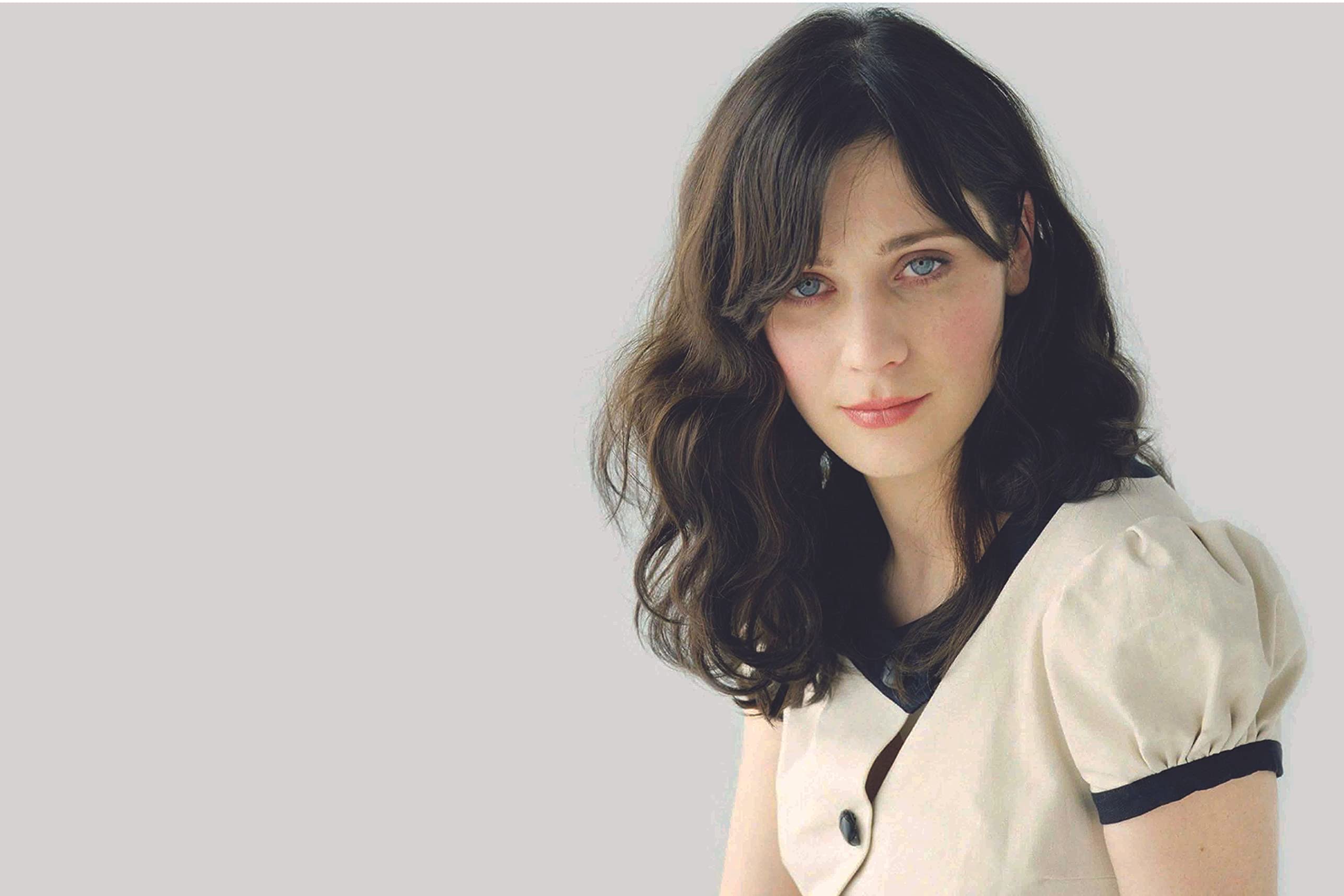 Popular Musician Celebrity Poster|Zooey Poster|Hollywood Actress|Interior Wall Poster|Poster for Dorms, Hostel, Living Room|Room D�cor Item|Decorative Wall Poster|High Resolution 300 GSM Paper