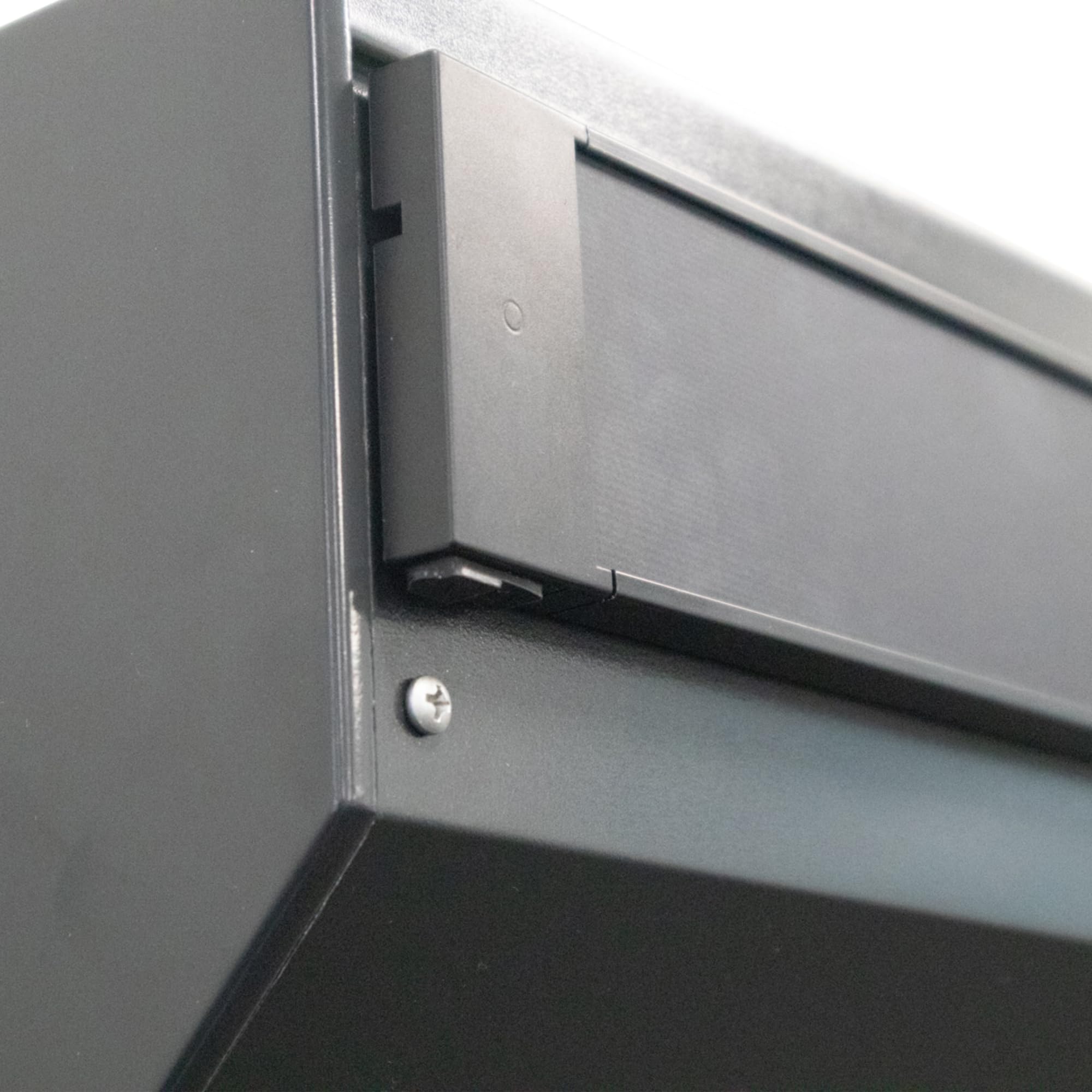 Panneau solaire volet roulant VOLL fini les câbles avec ce mini générateur 4W