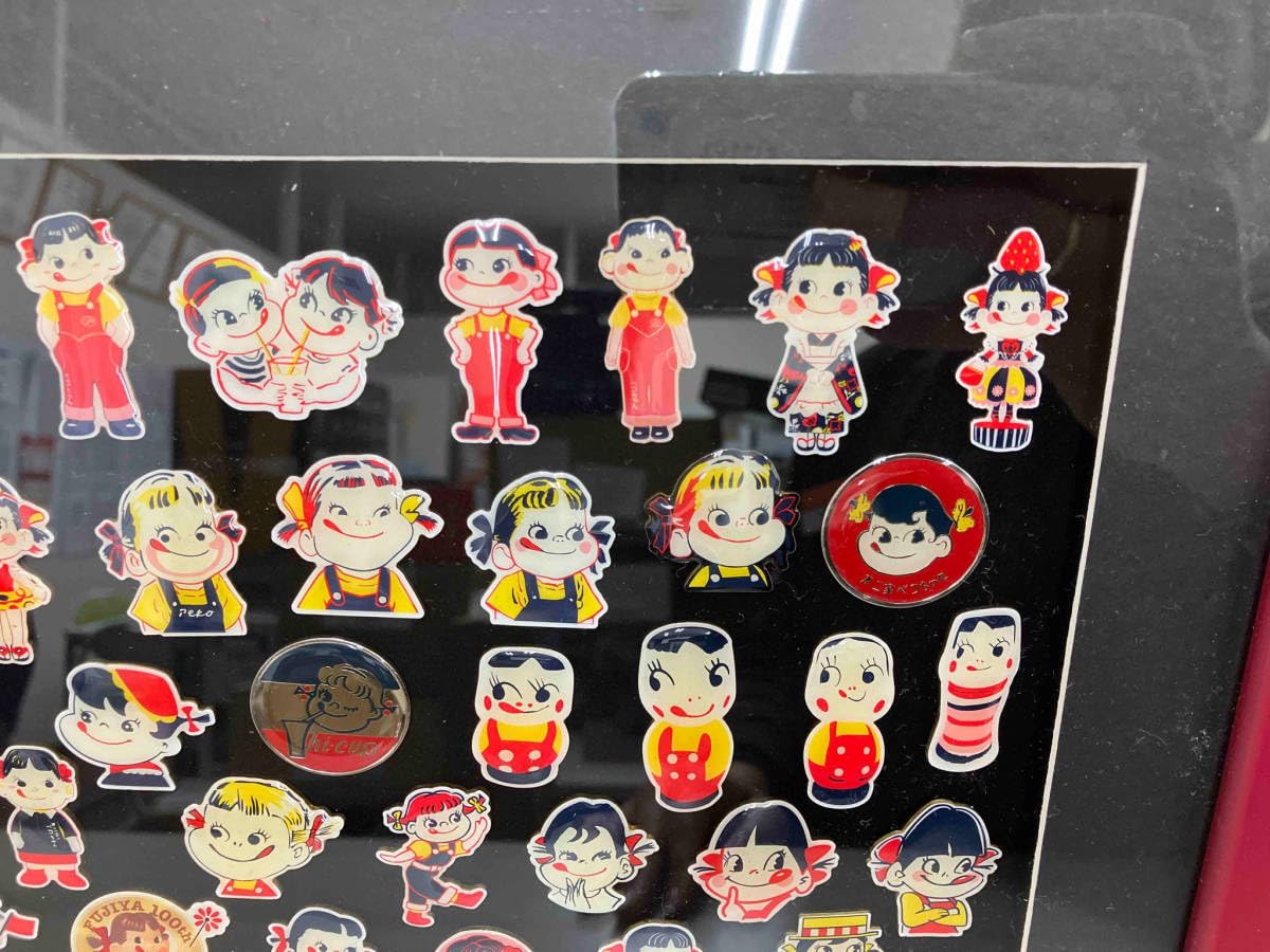 Amazon.co.jp: 不二家 ペコちゃん 60周年 ピンズセット シリアル