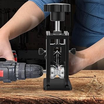 Wire Stripping Machine, Hand Crank Wire Stripper, Automatic Manual Operation Electric Cable Stripper, Waste Cables Stripper with Adjustable V Frame for Copper Wire Recycling, Sturd