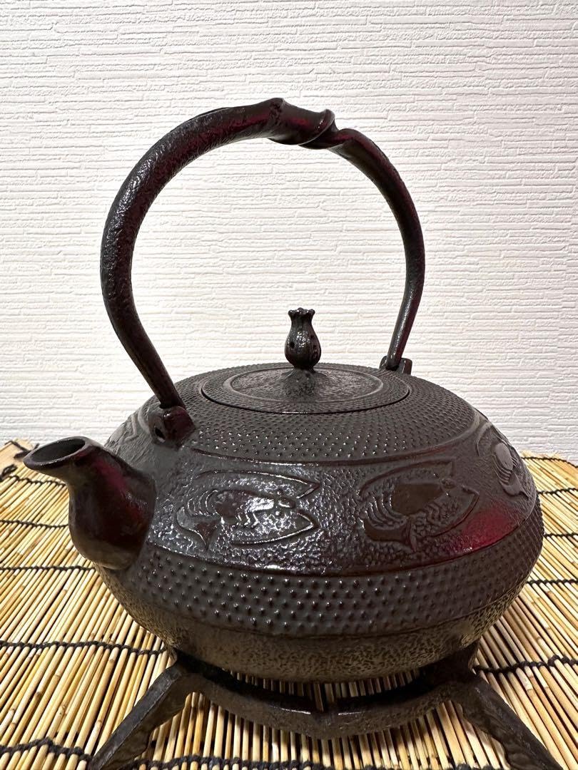 新品、供箱等付　昭榮堂　佐倉鋳造所造　昭和期作品　１５型平丸　南部鉄瓶　南部鉄器 Amazon.co.jp: 供箱等付 昭榮堂 佐倉鋳造所造レトロ期作品 15