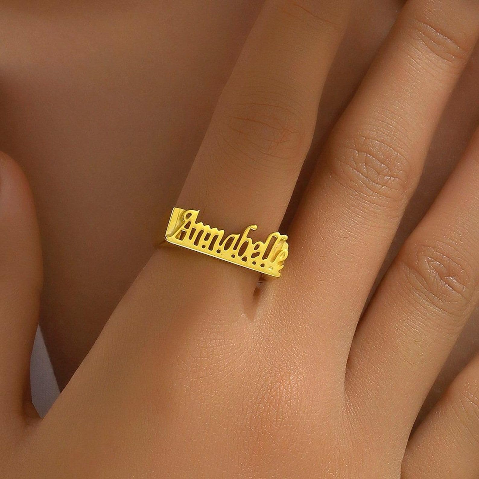 Personalisierter Namensring für Damen mit Schriftzug in Schreibschrift, individueller Schmuckring