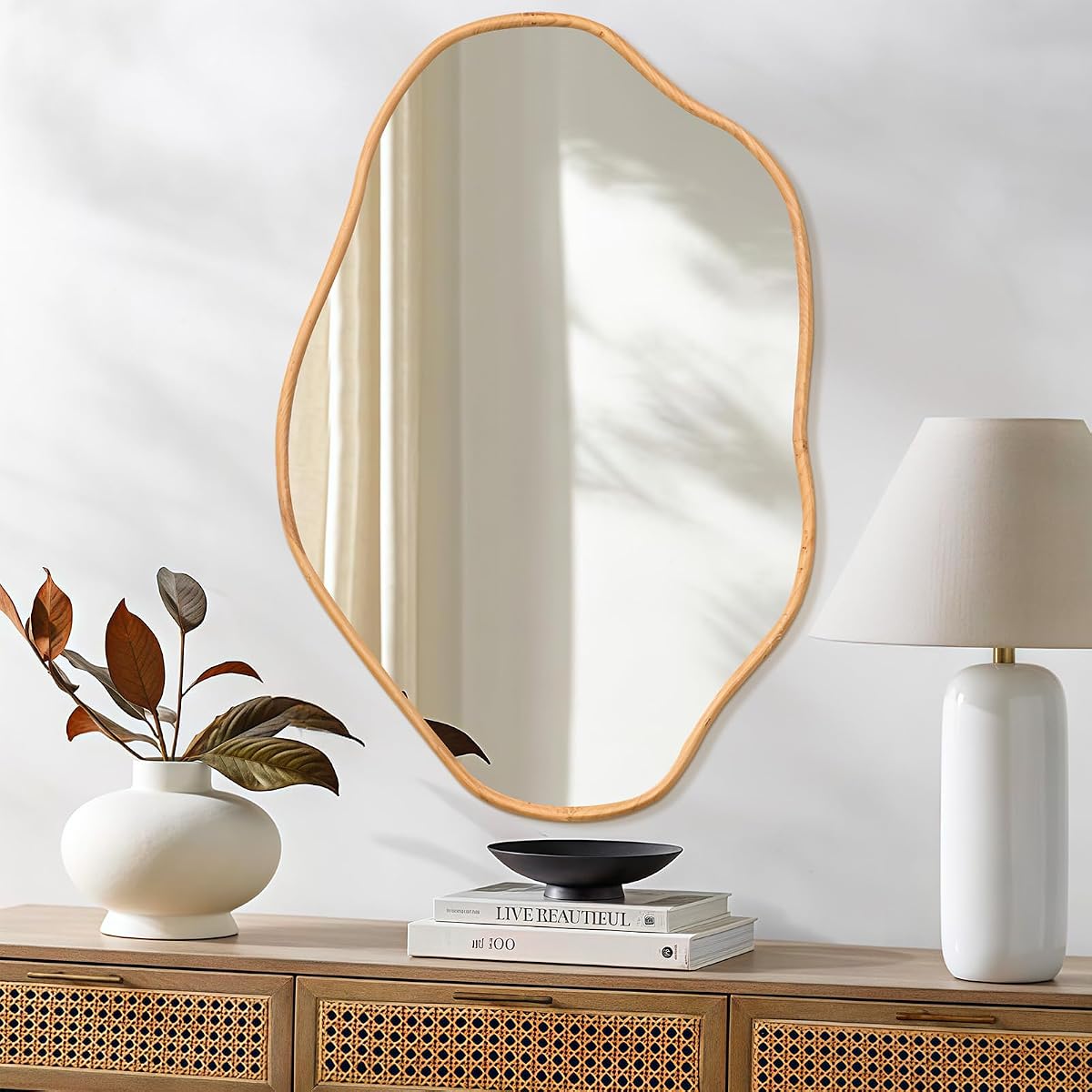 Espejo de pared irregular, 24 x 36 pulgadas, madera natural | Espejo de tocador asimétrico con marco de madera maciza, decoración moderna de mediados de siglo para baño, dormitorio, sala de estar y entrada