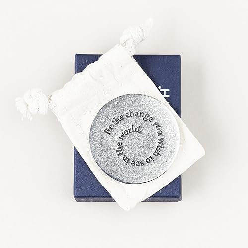 Miniatura 2 de DANFORTH Pisapapeles de peltre, cita "Be the Change", 2 pulgadas de diámetro, 1/4 pulgadas de grosor, pisapapeles de peltre hechos a mano para